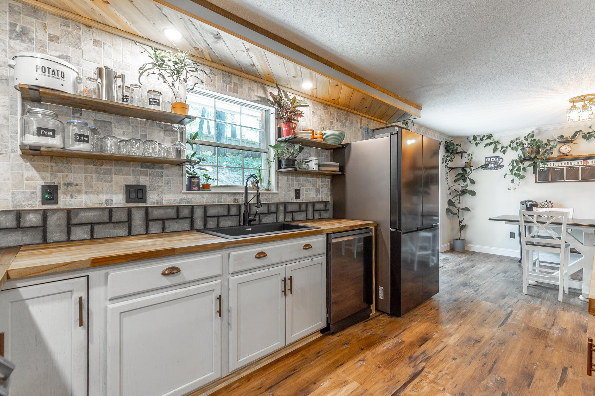 430 Bluebird Circle
