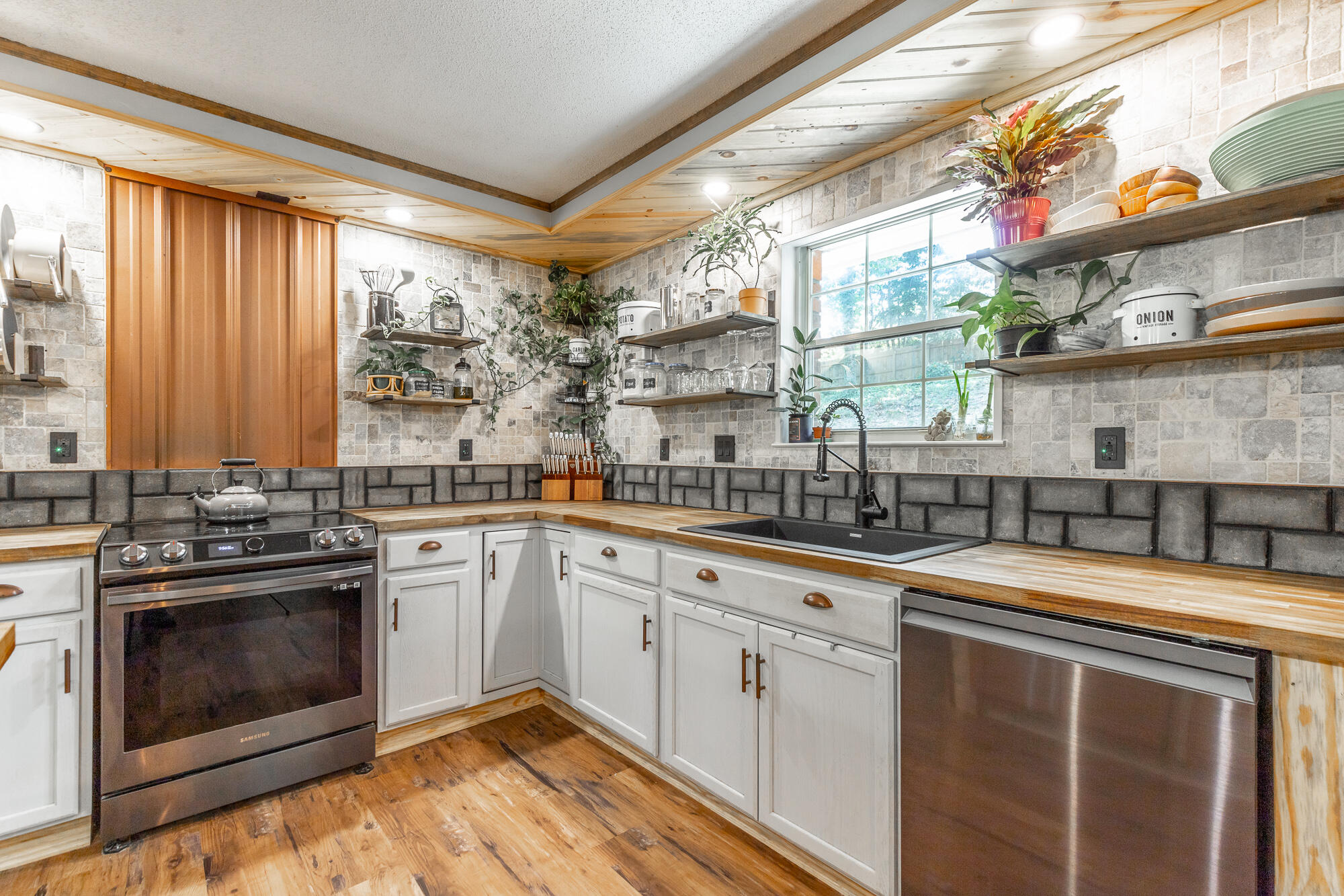 430 Bluebird Circle