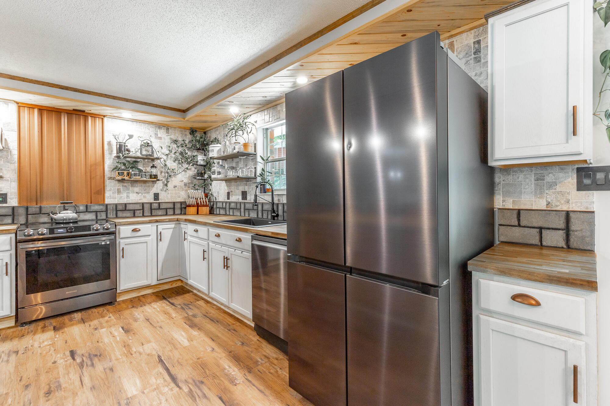 430 Bluebird Circle