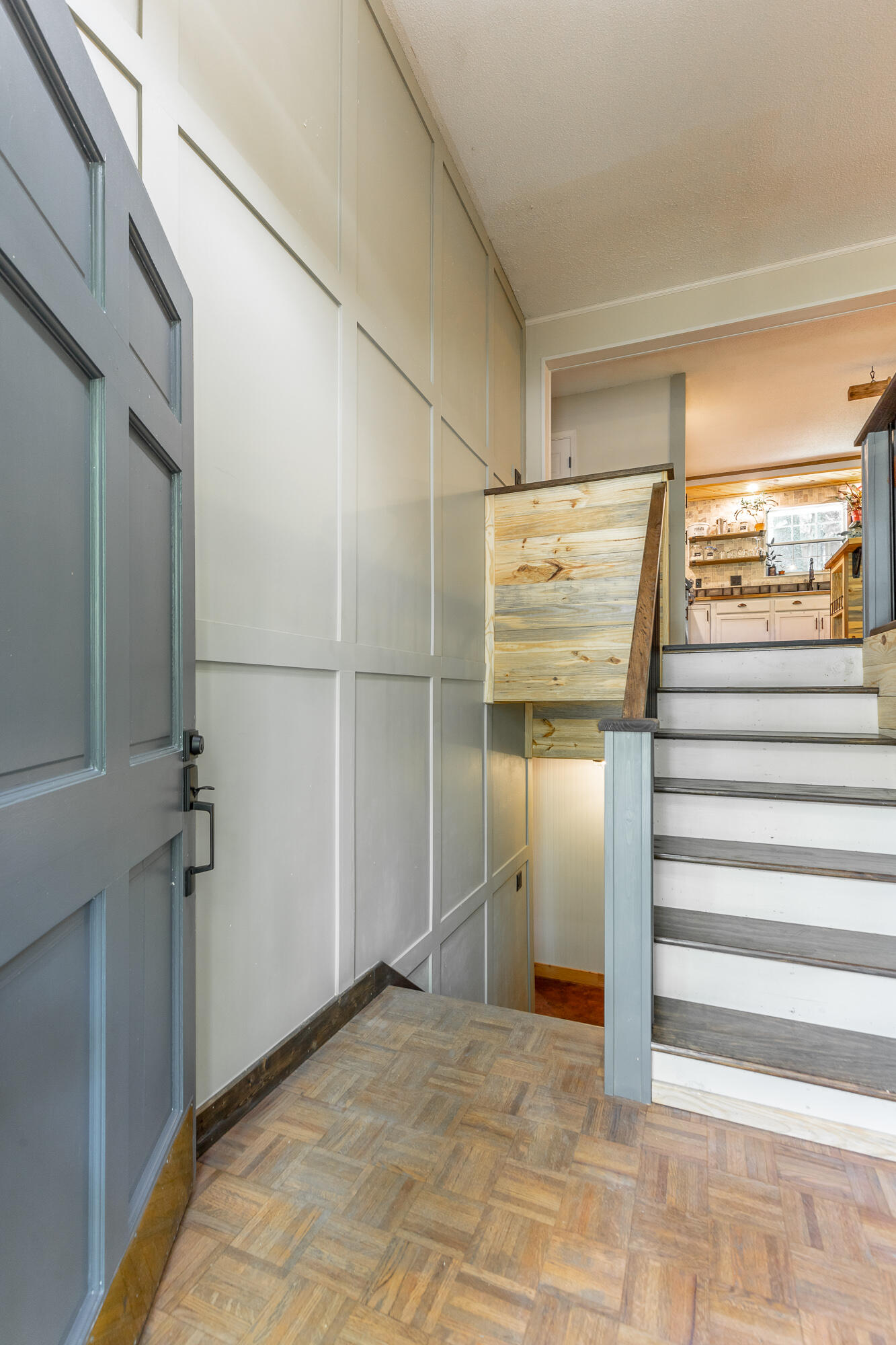 430 Bluebird Circle