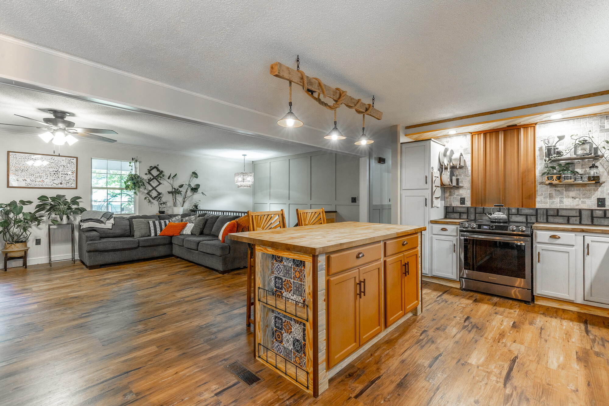 430 Bluebird Circle