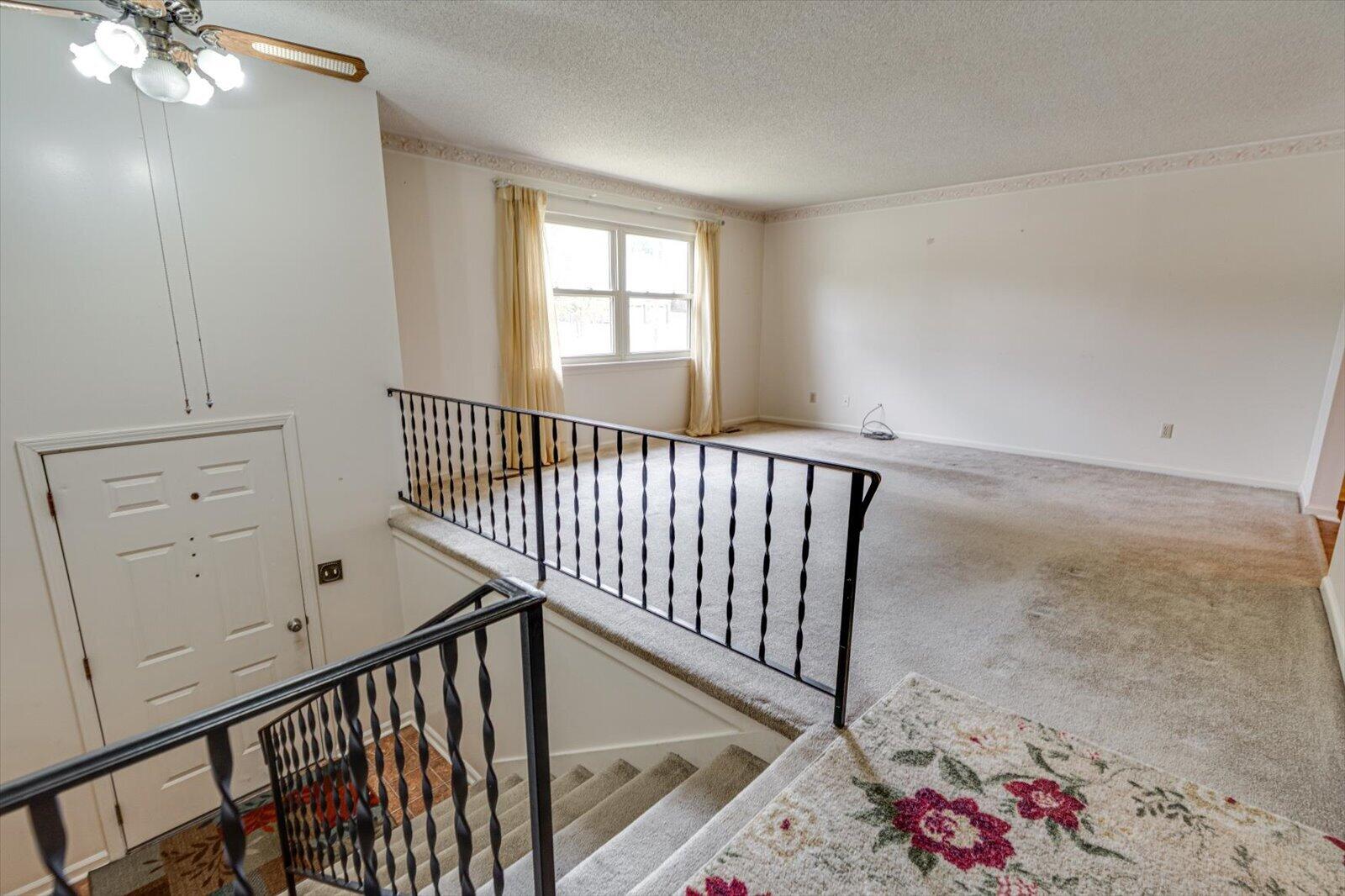 276 E Sharon Circle
