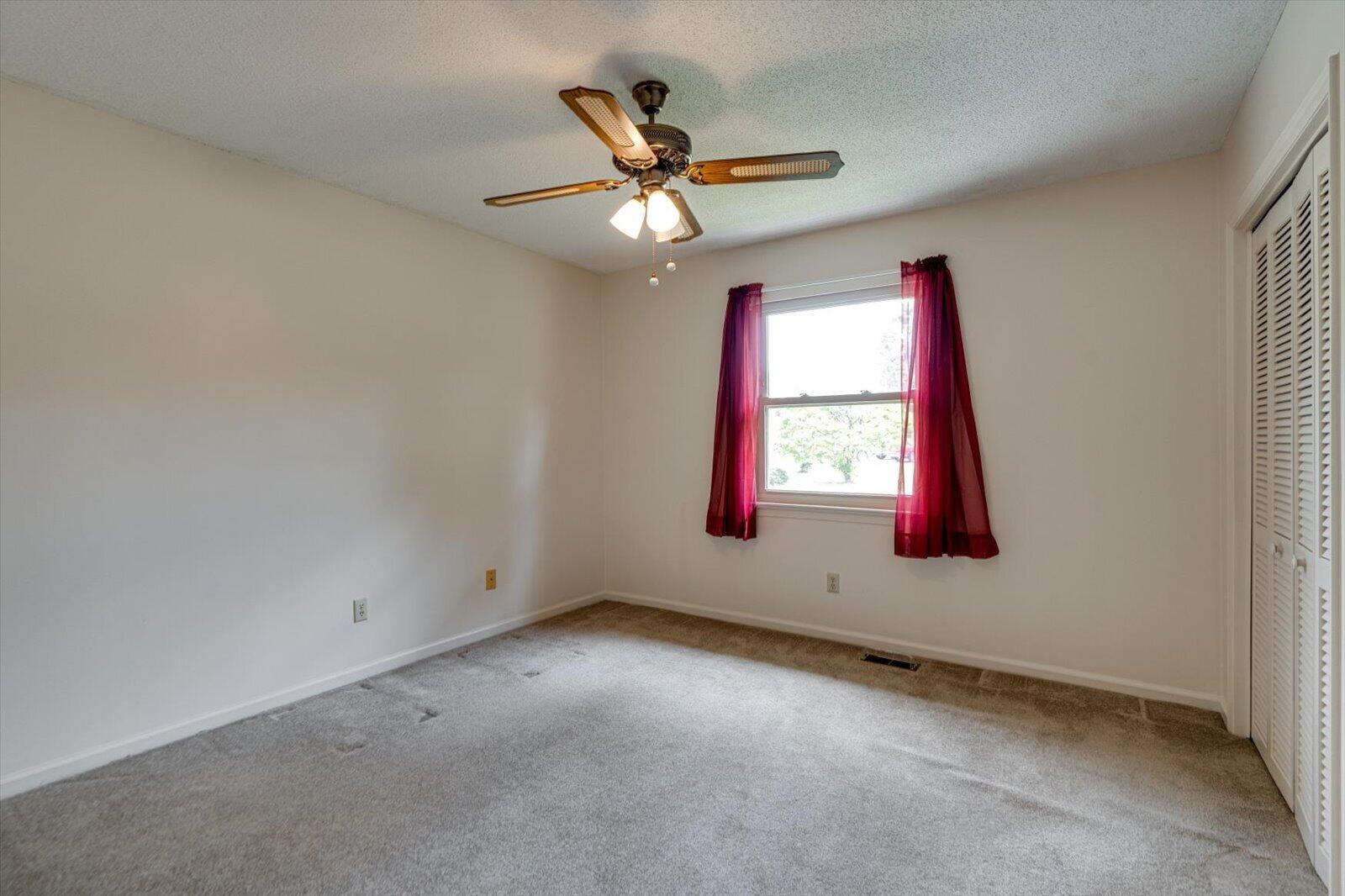 276 E Sharon Circle