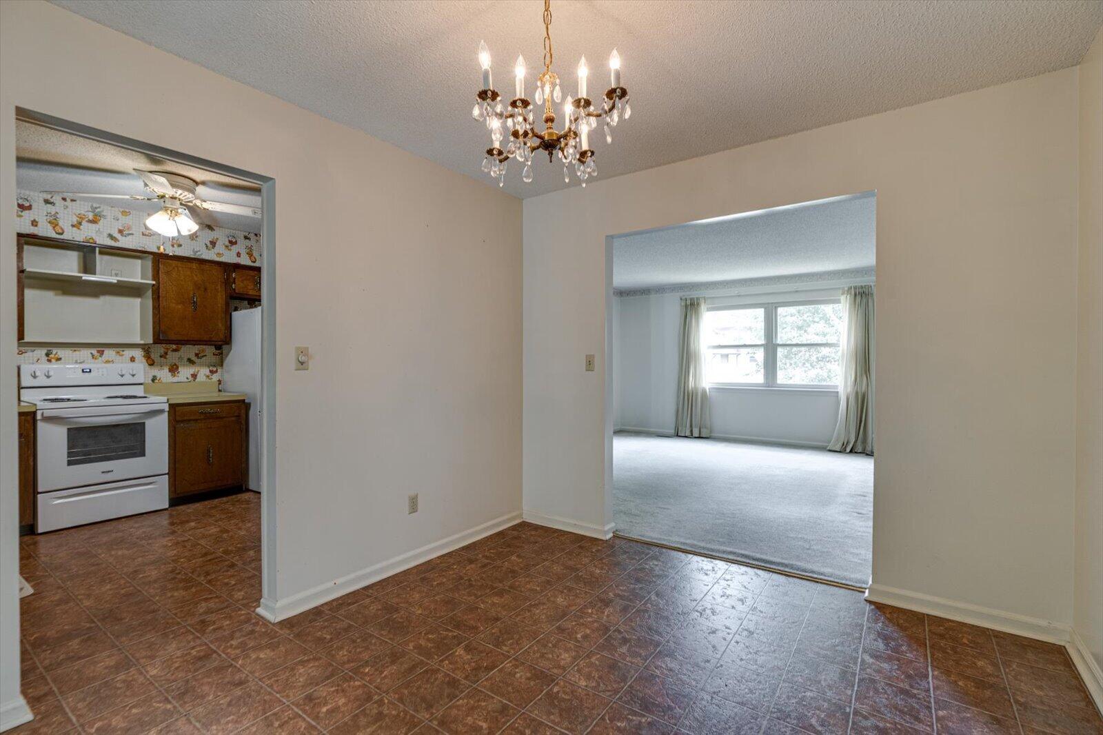 276 E Sharon Circle