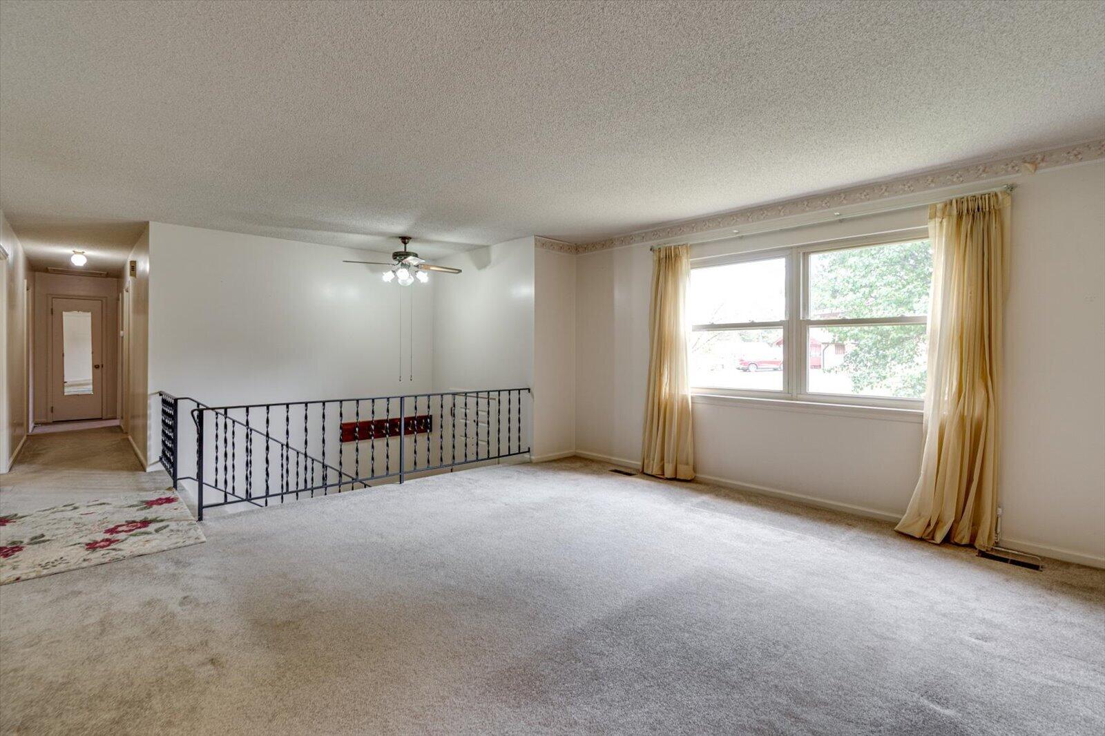 276 E Sharon Circle