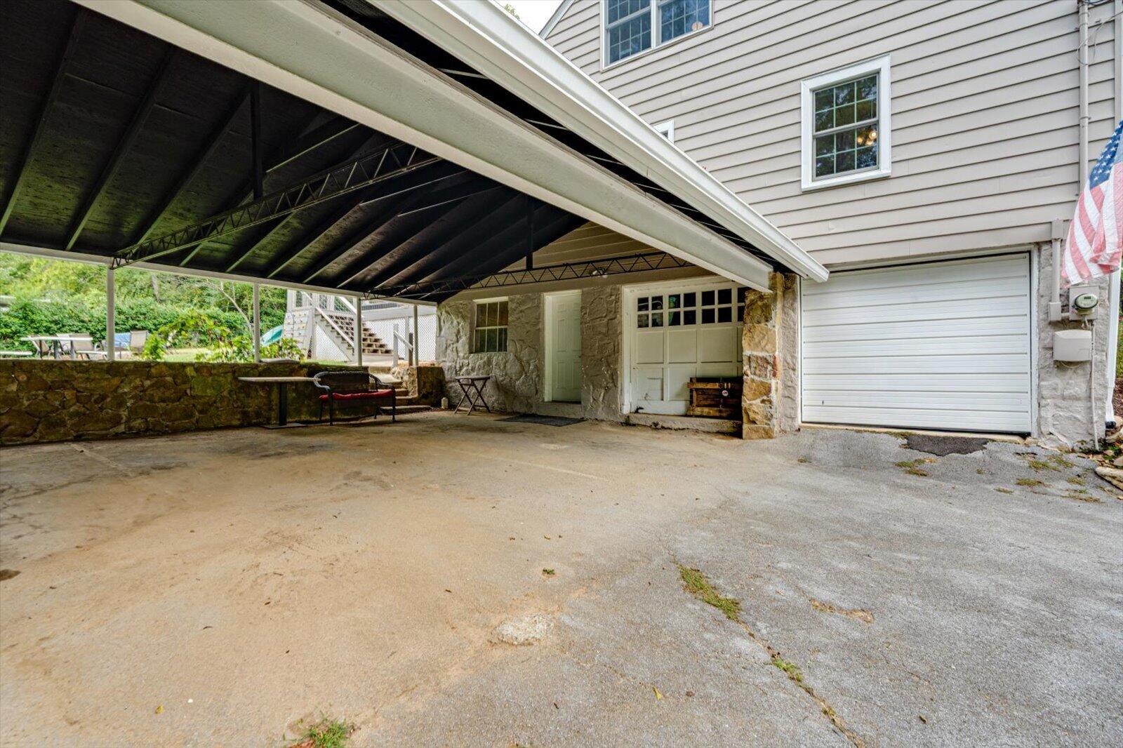 1204 Aladdin Road