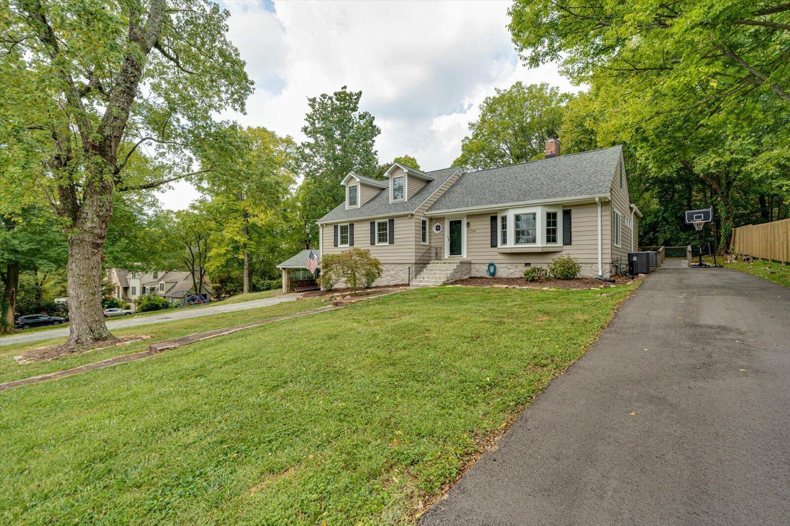 1204 Aladdin Road