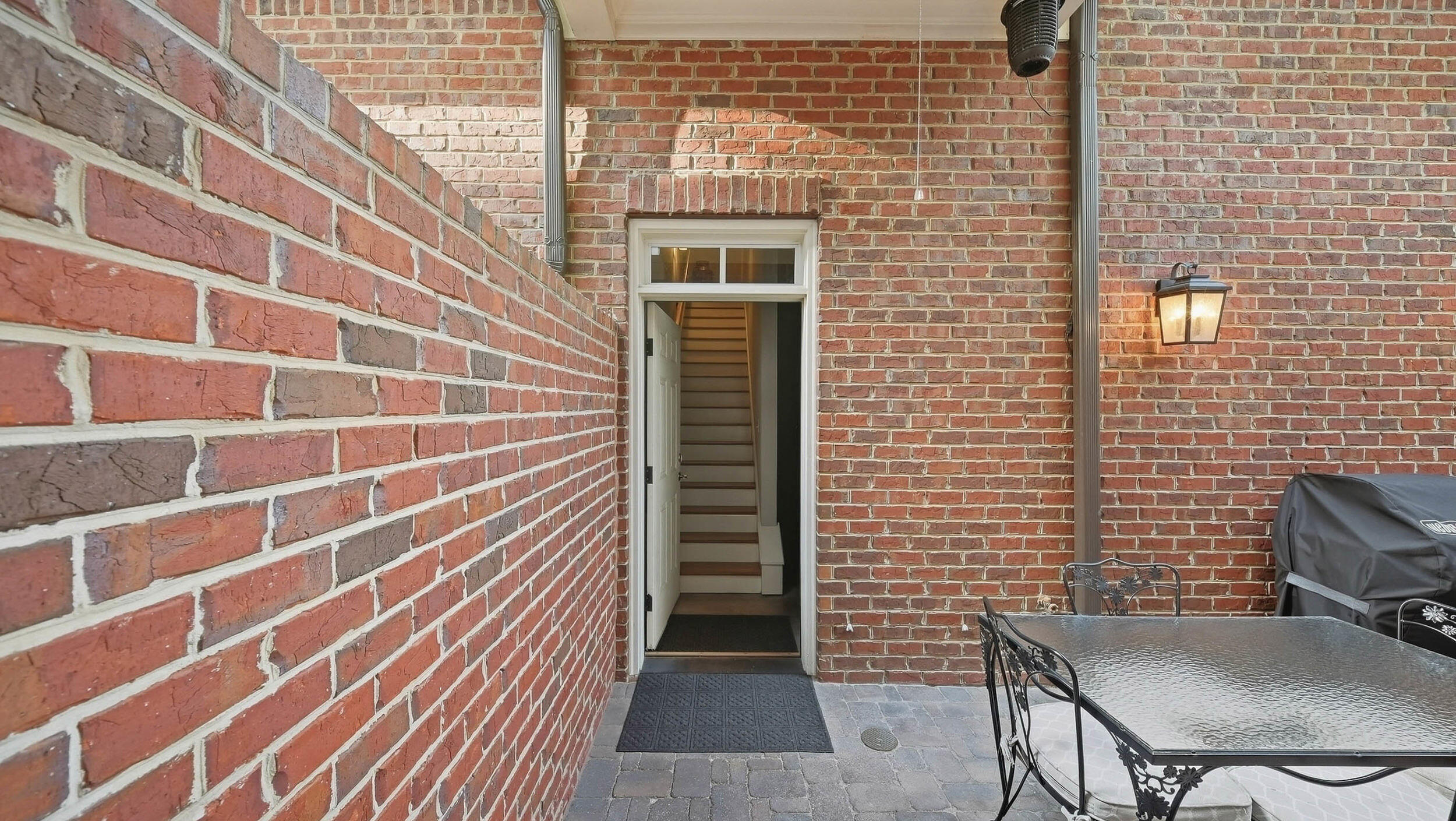 117 E 03rd Street