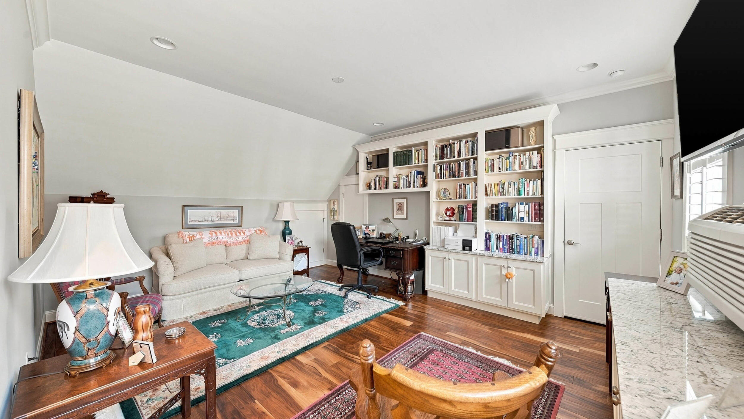 117 E 03rd Street