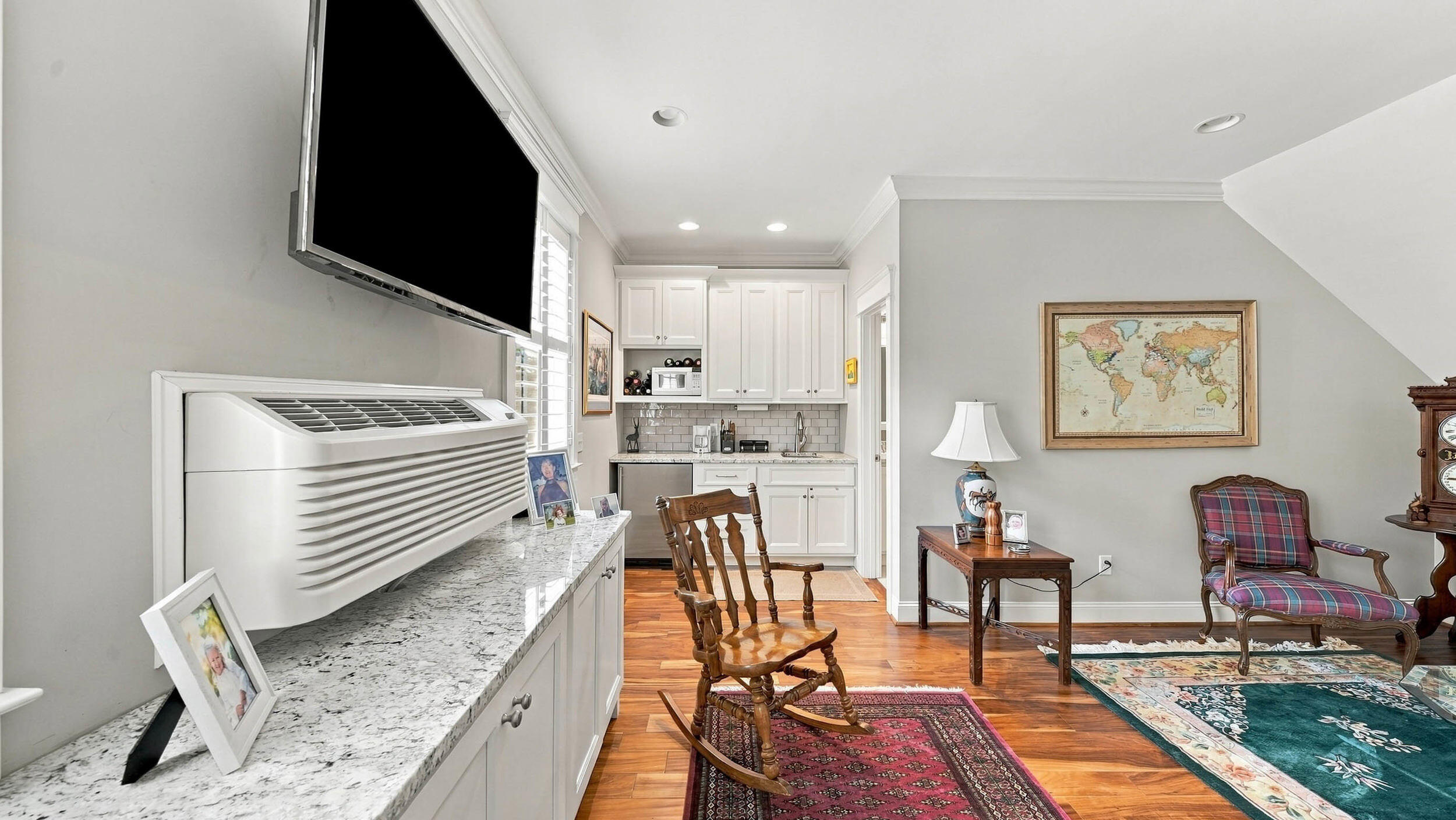 117 E 03rd Street