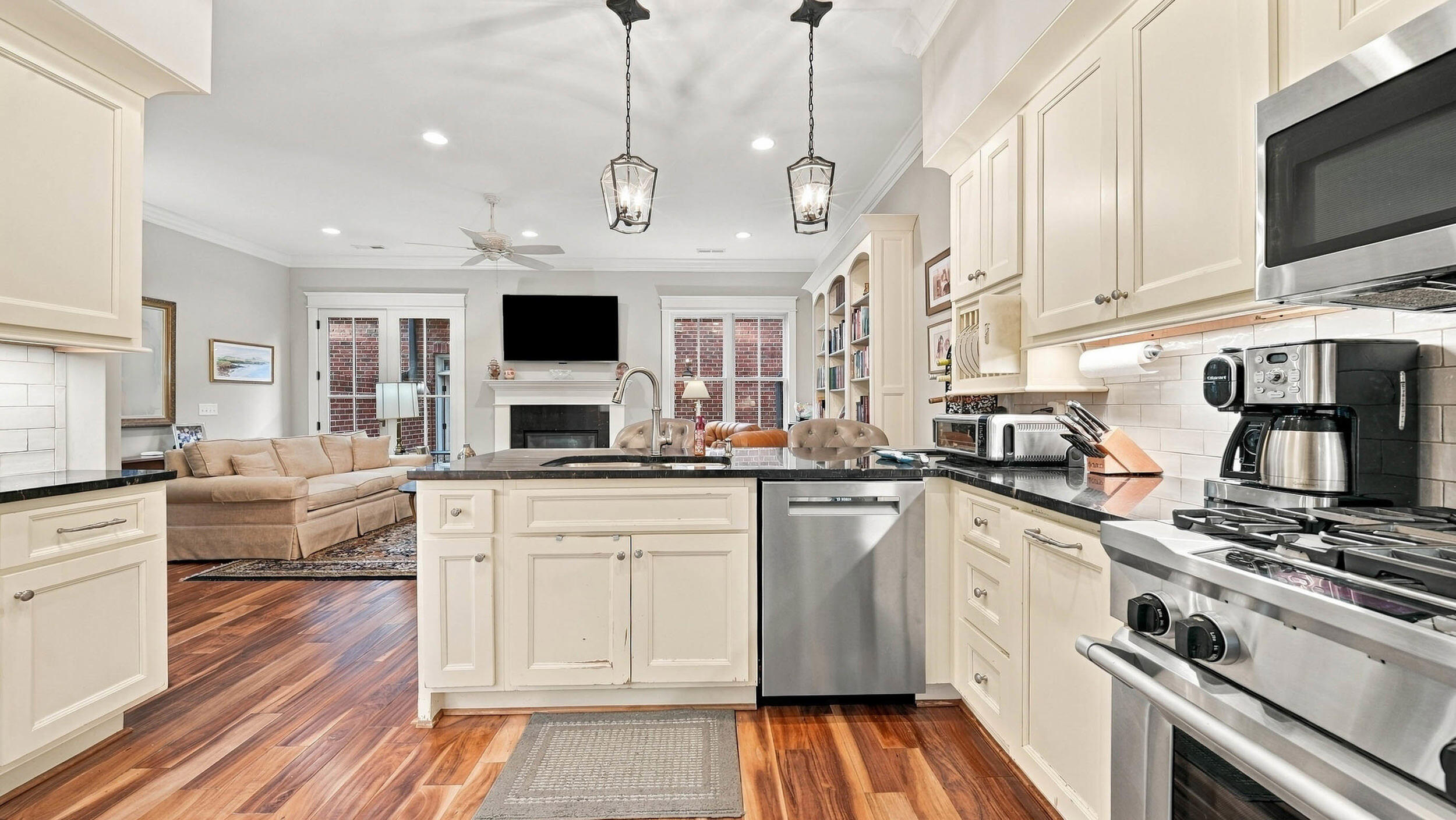 117 E 03rd Street