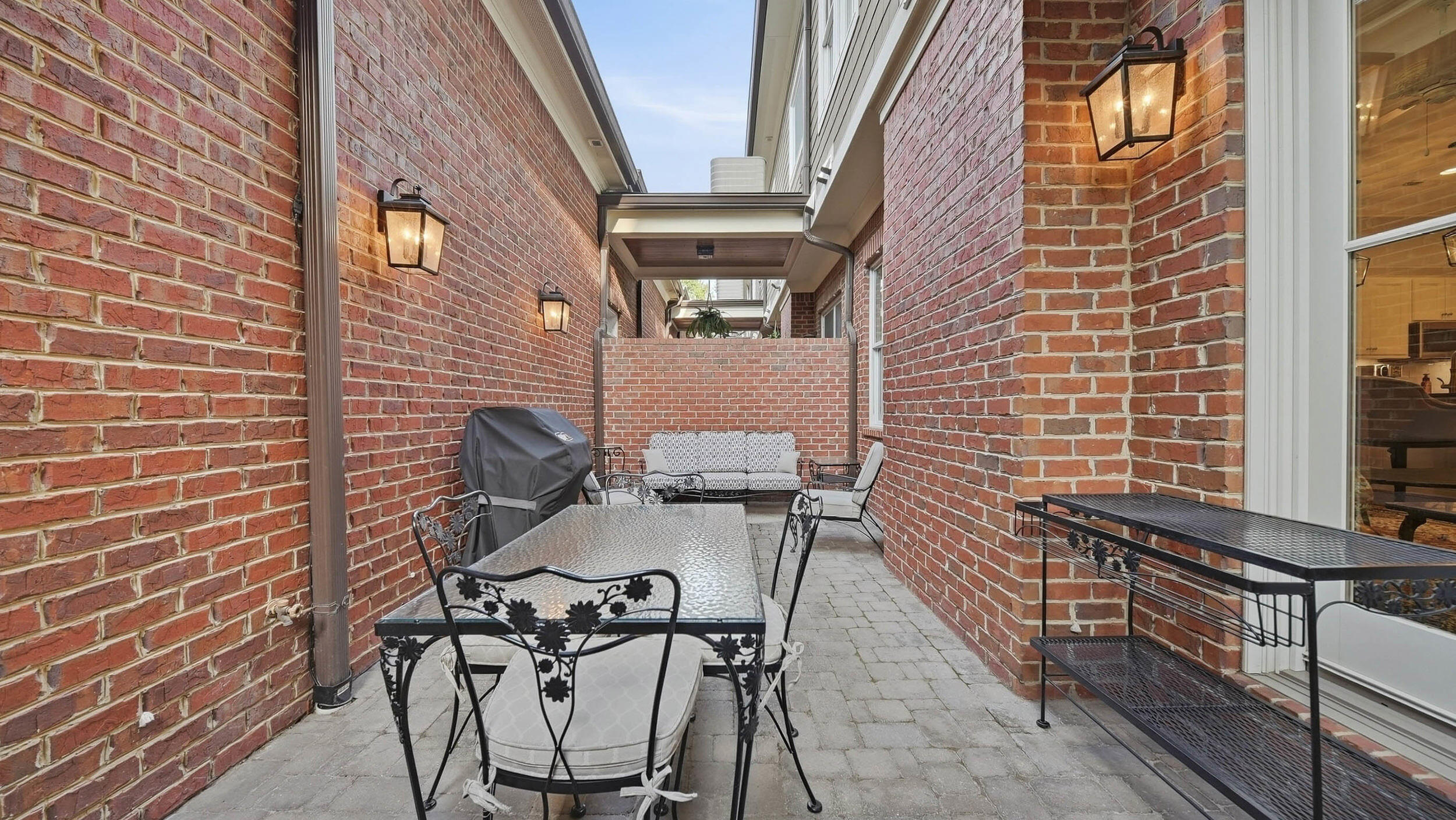 117 E 03rd Street