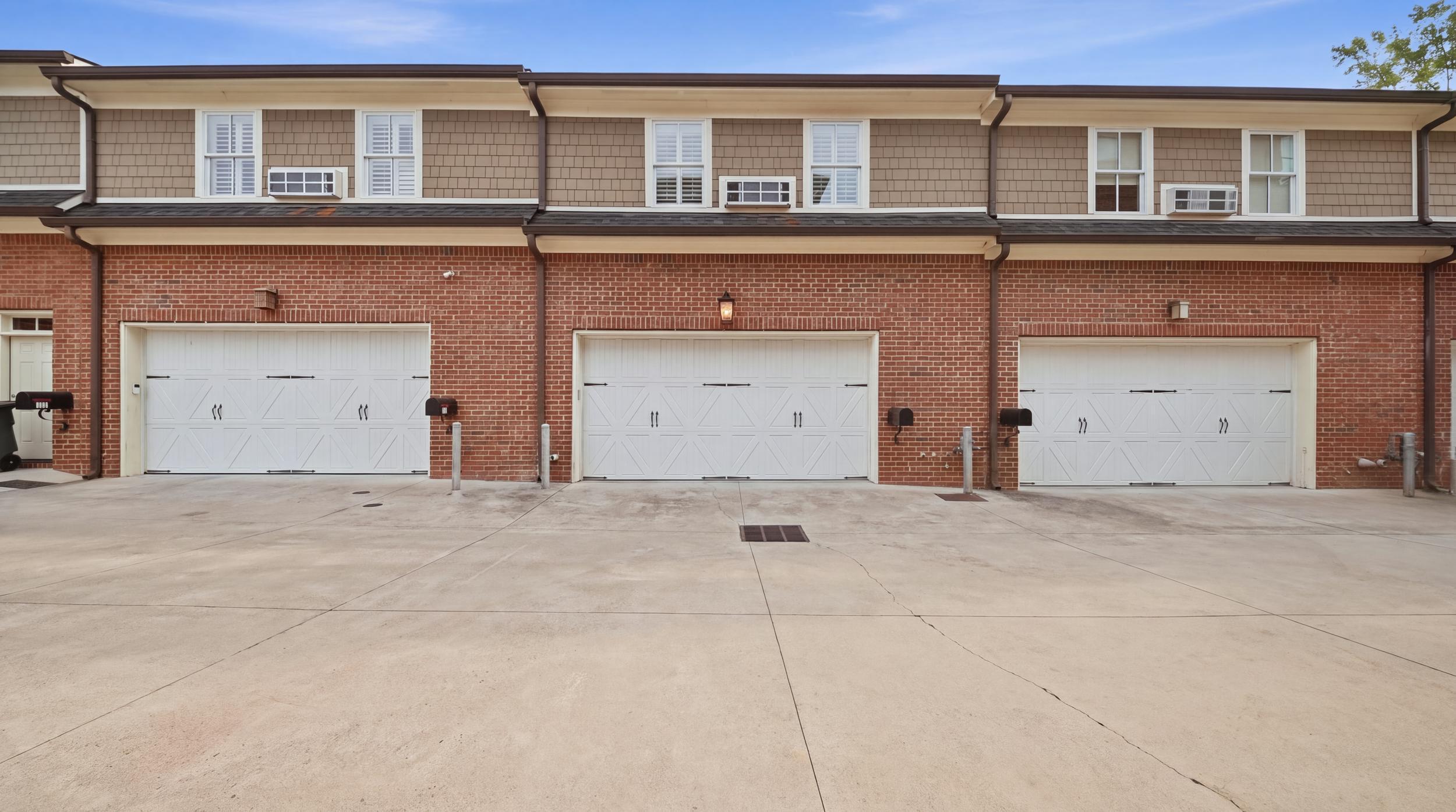 117 E 03rd Street