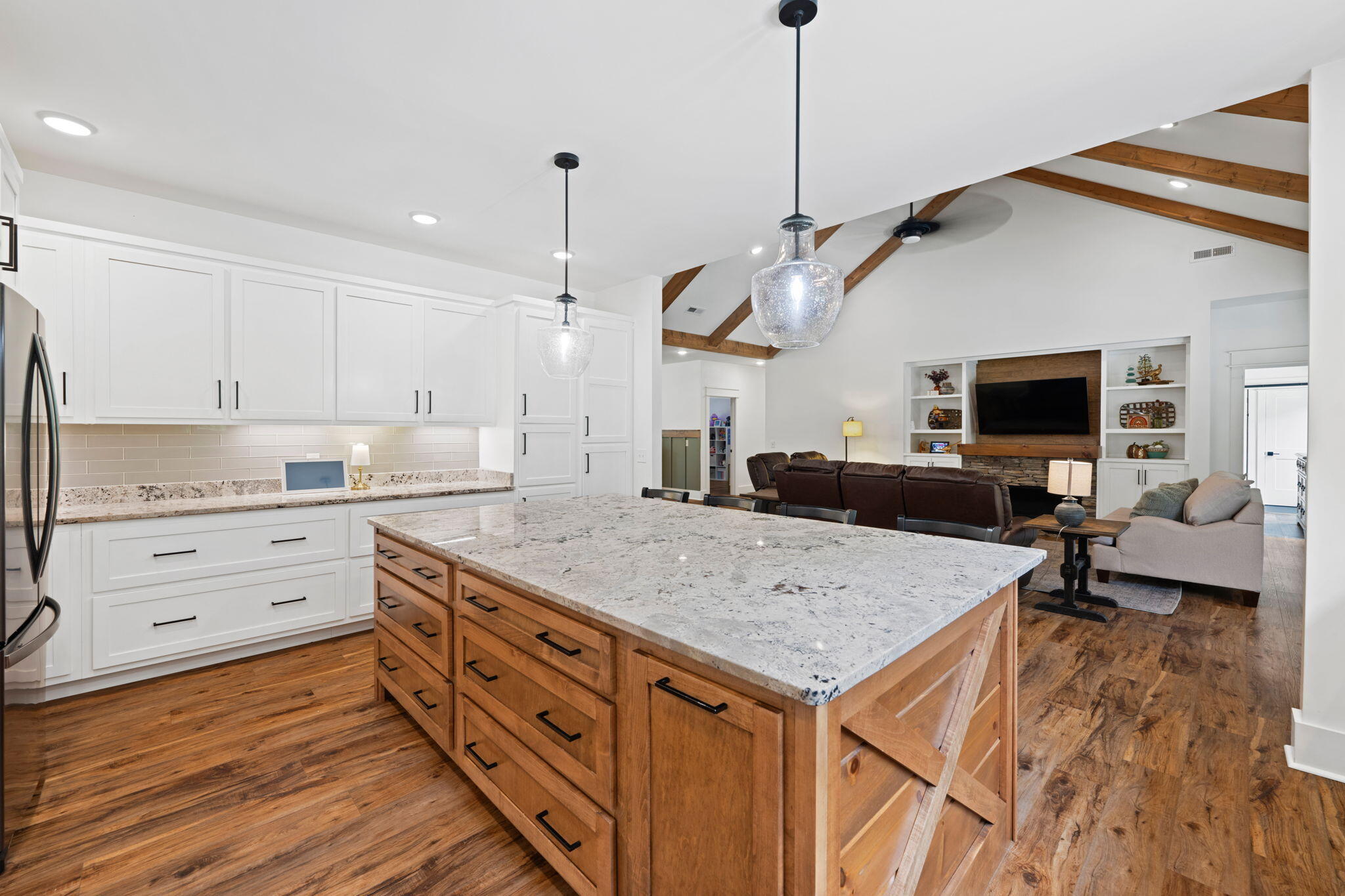 3512 Scenic Highway