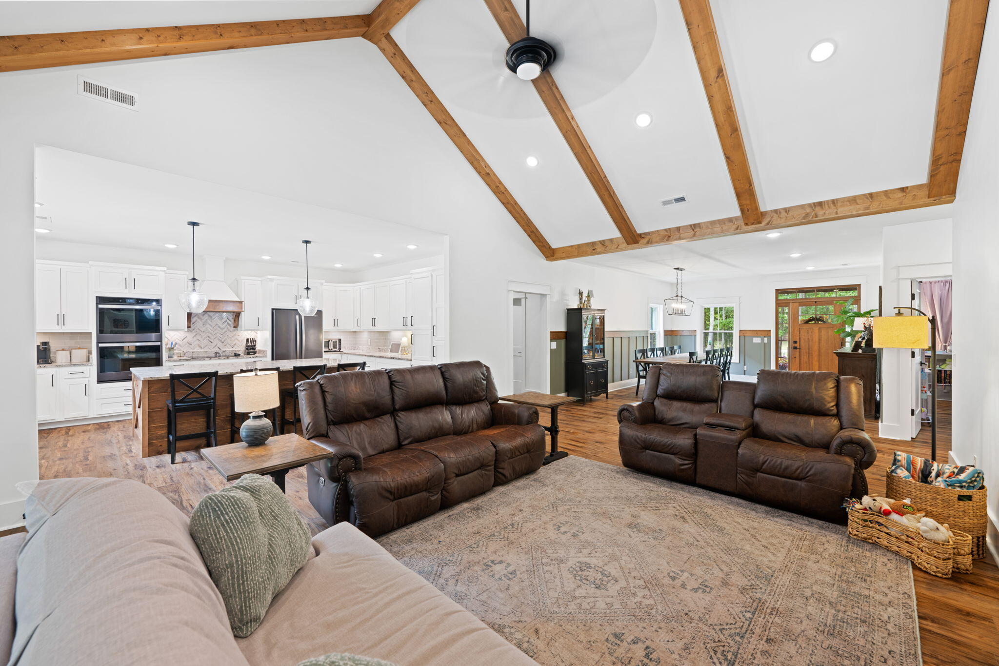 3512 Scenic Highway