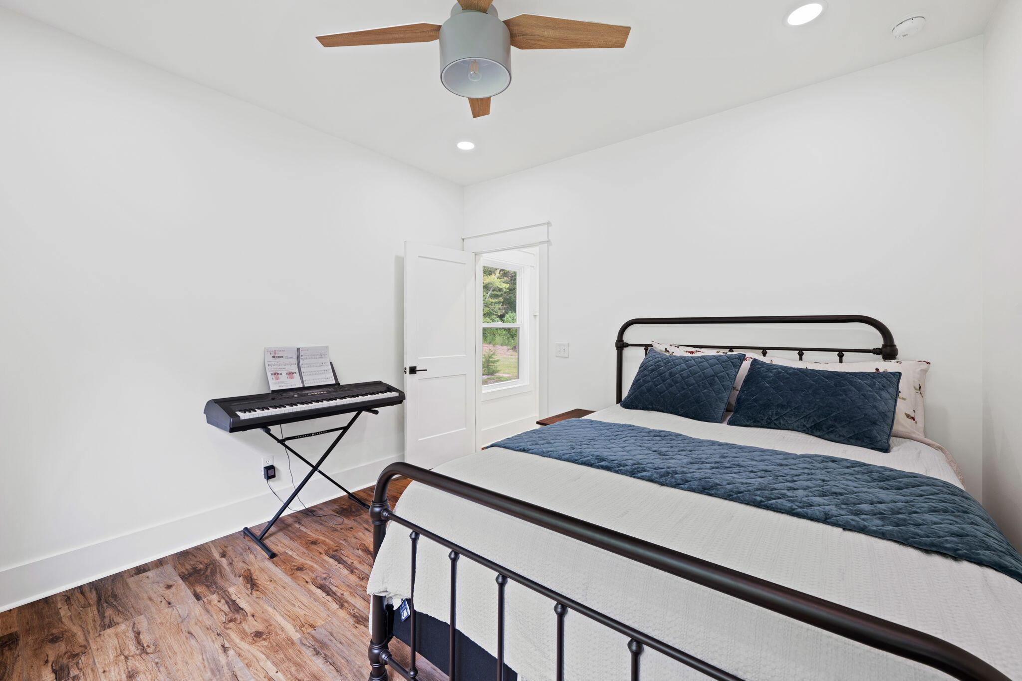 3512 Scenic Highway