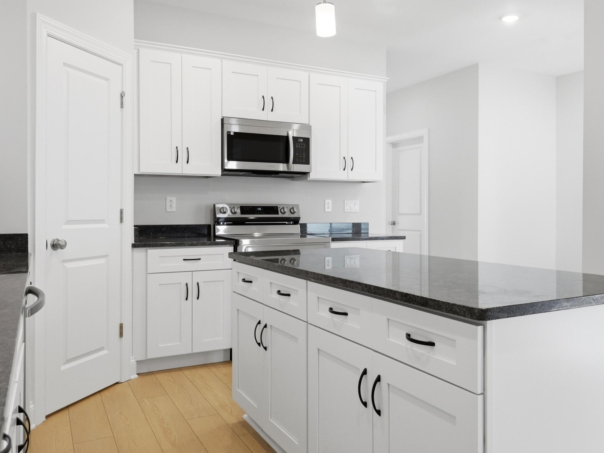 1011 Rosedew Way, #15