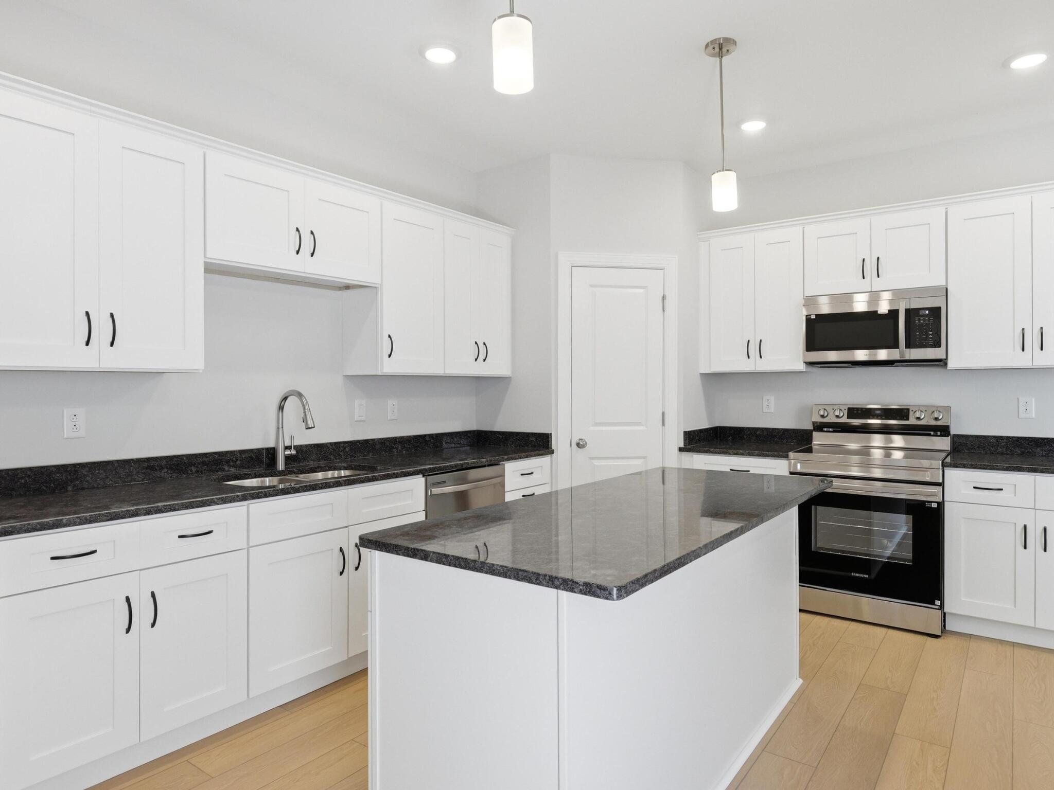 1011 Rosedew Way, #15