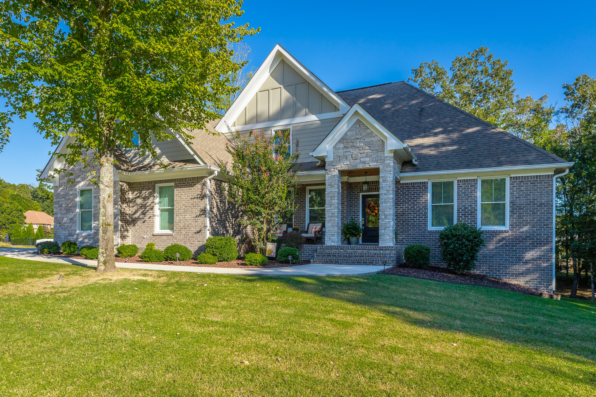 1504 Emerald Pointe Drive