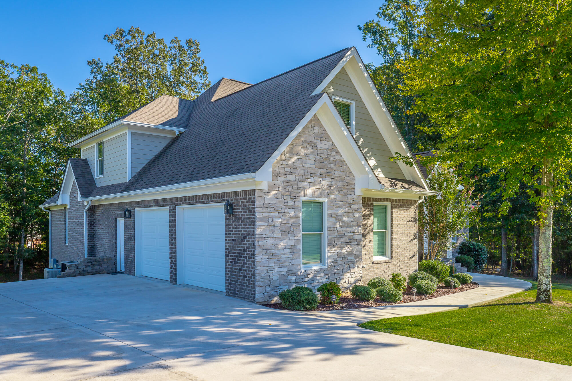 1504 Emerald Pointe Drive