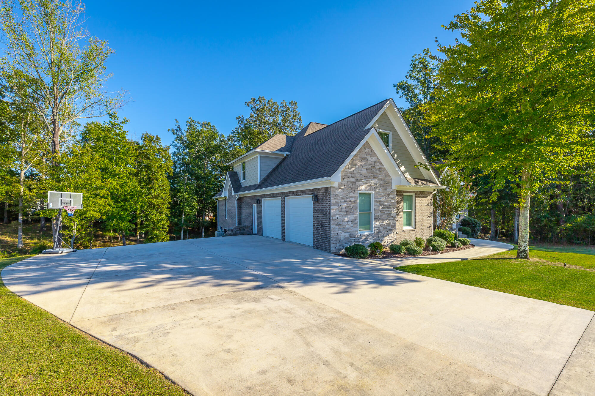 1504 Emerald Pointe Drive