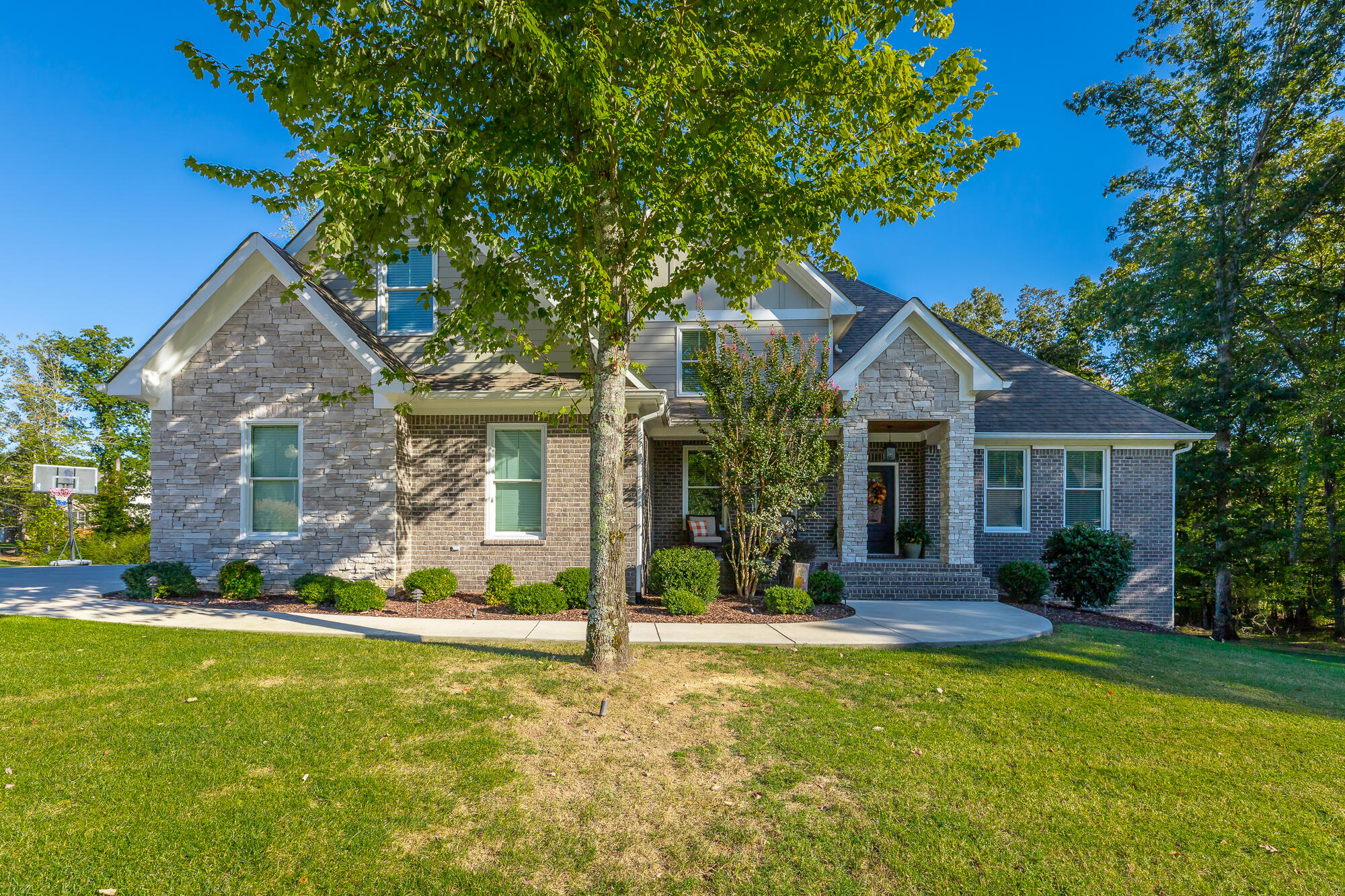 1504 Emerald Pointe Drive