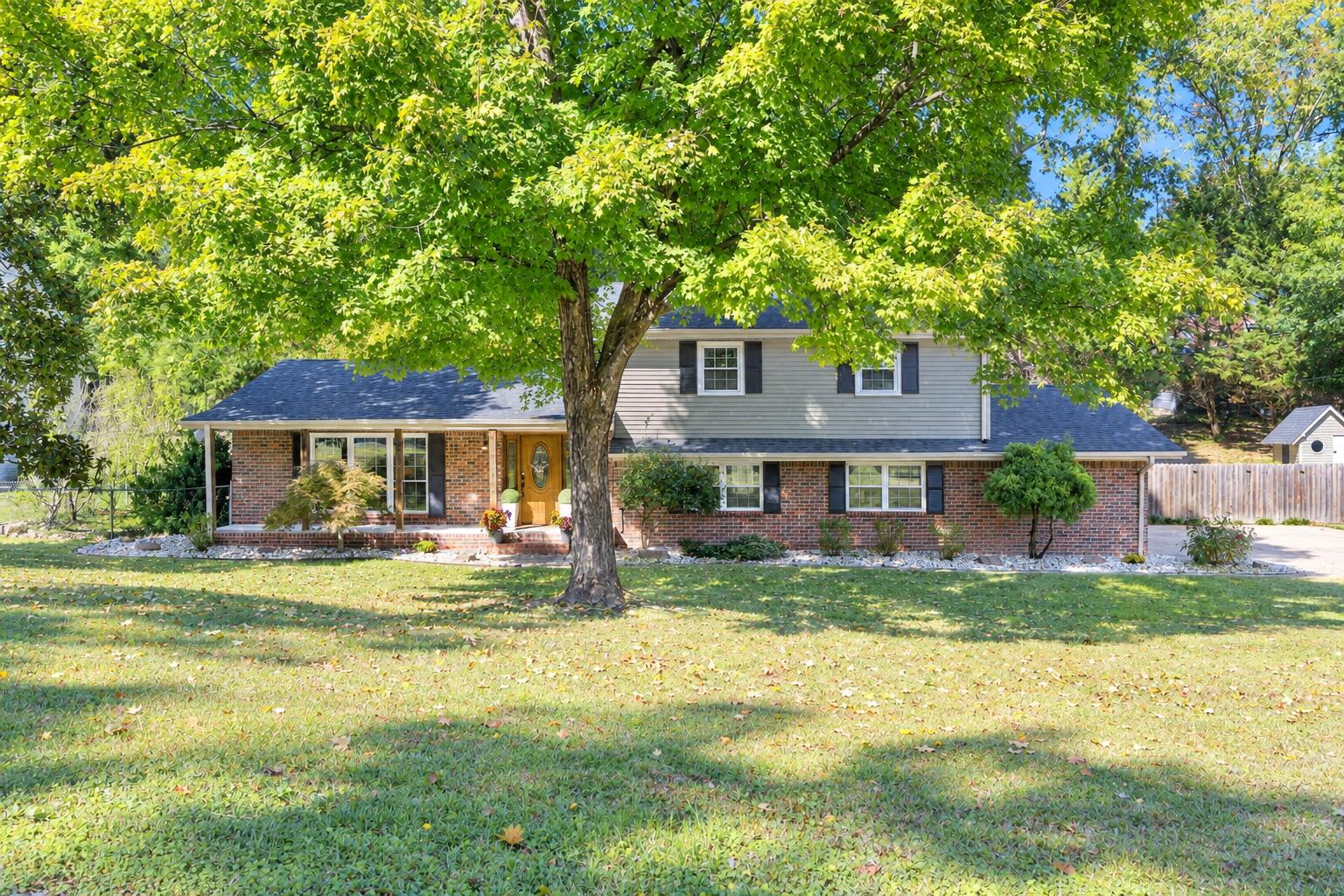 709 Stone Crest Circle