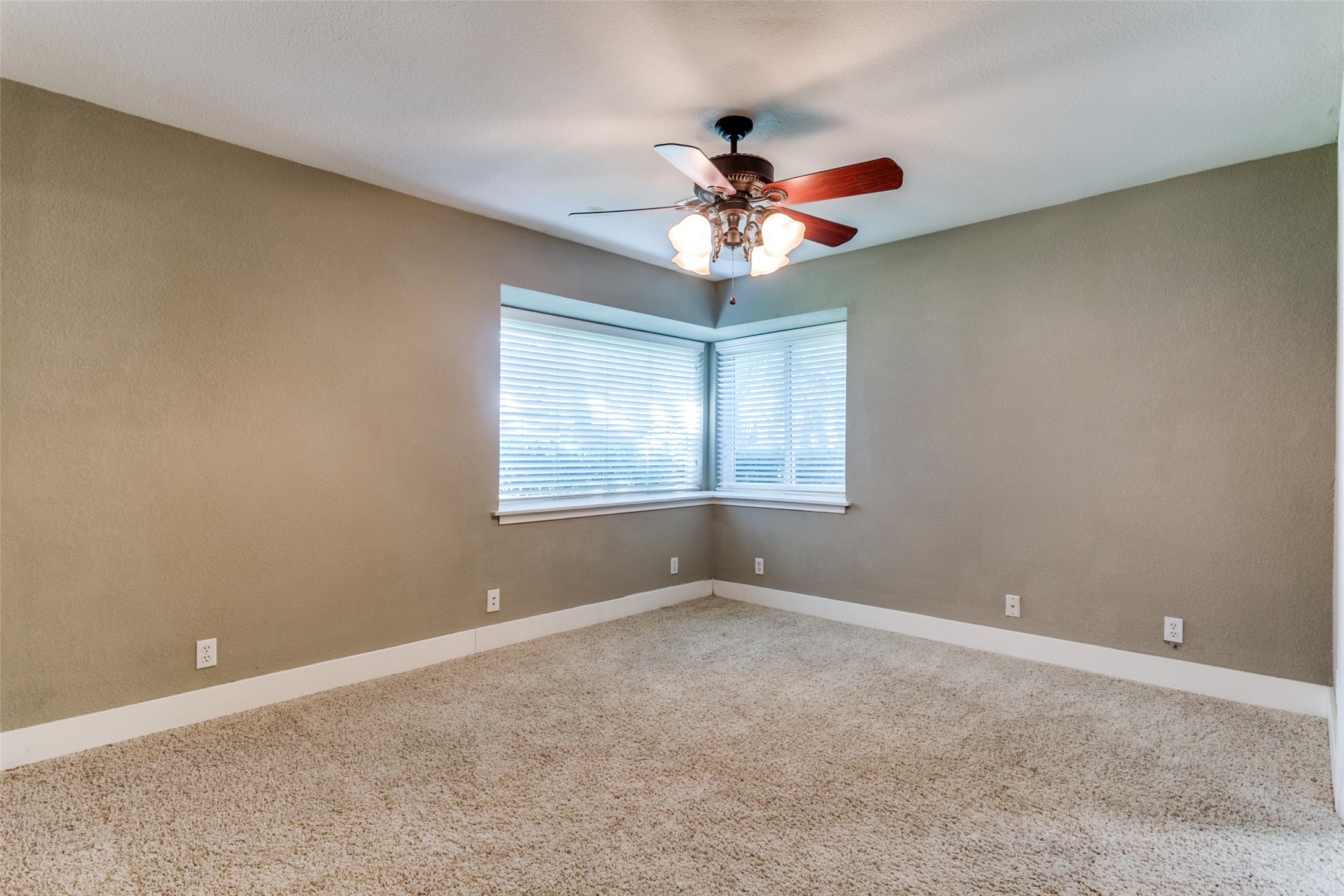 5813 Hunter Trail