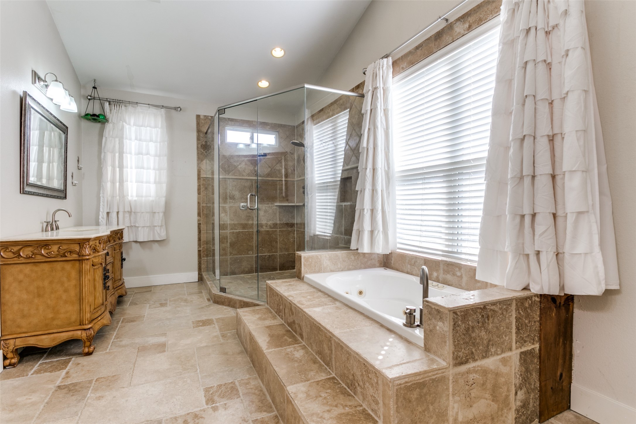 5813 Hunter Trail