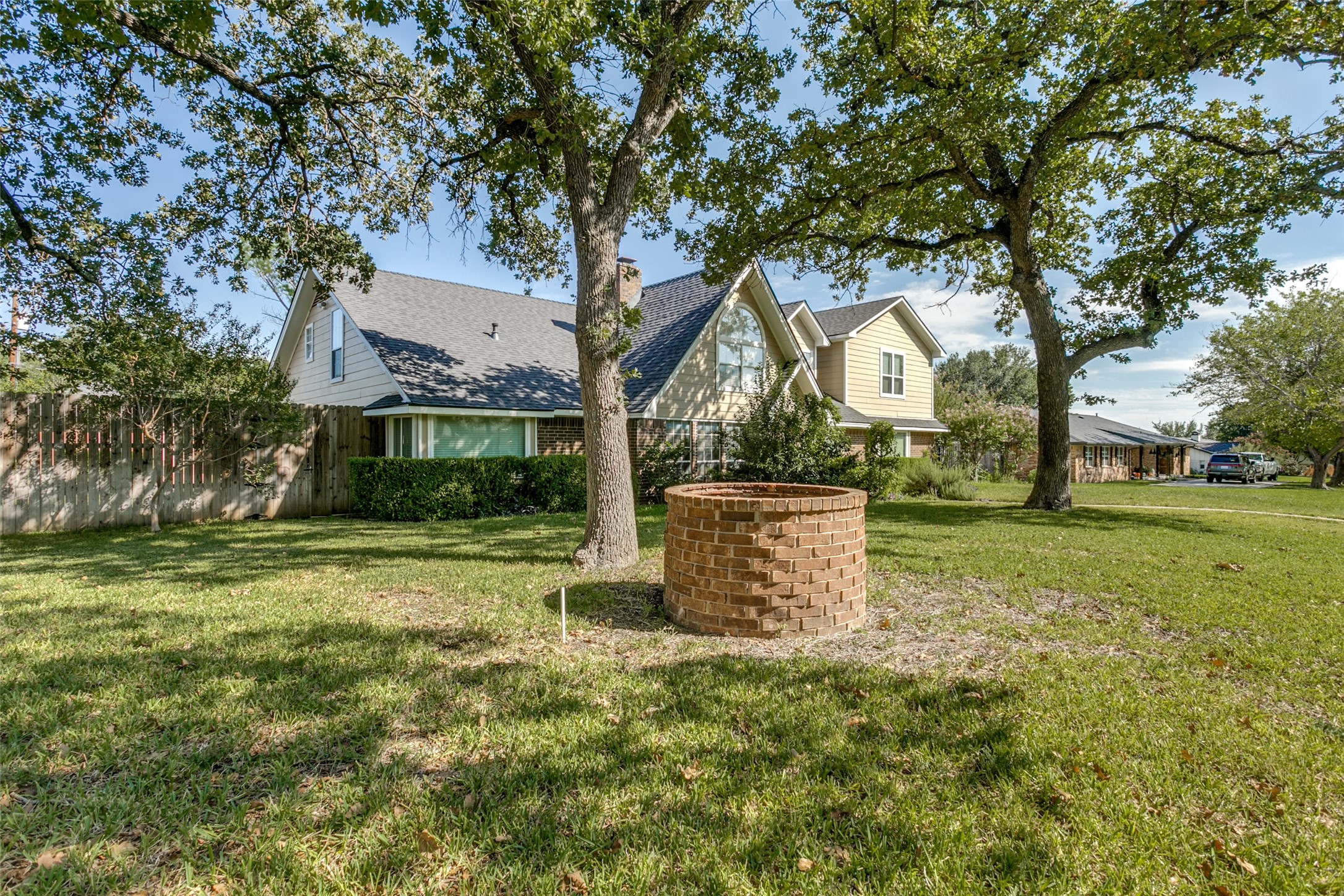 5813 Hunter Trail