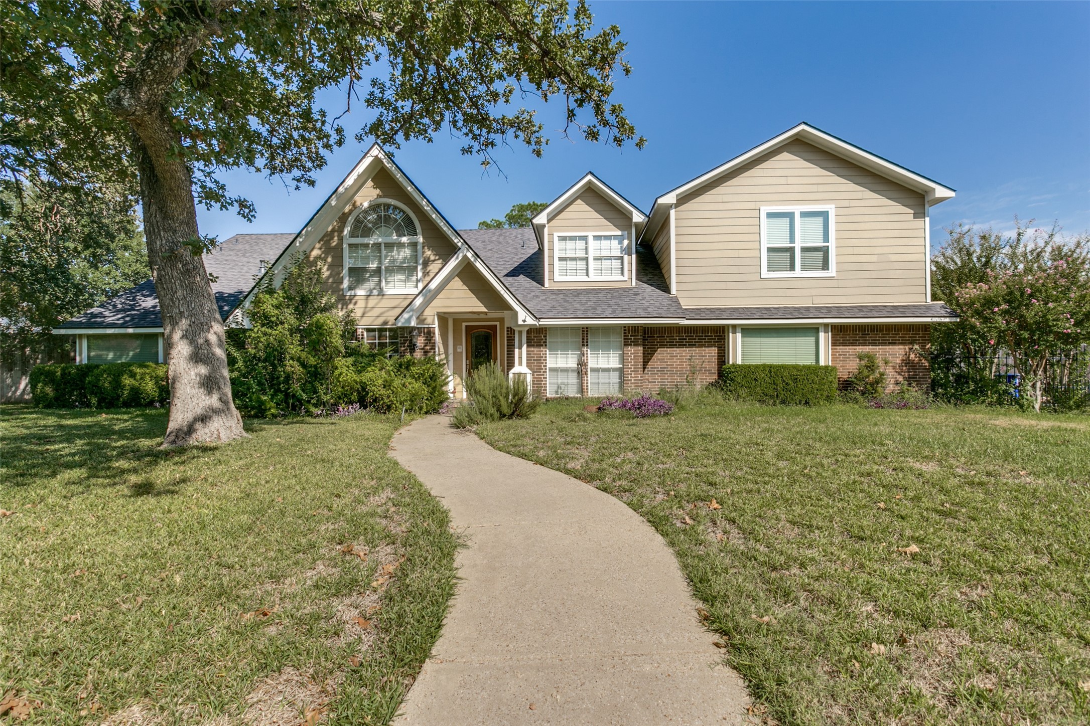 5813 Hunter Trail