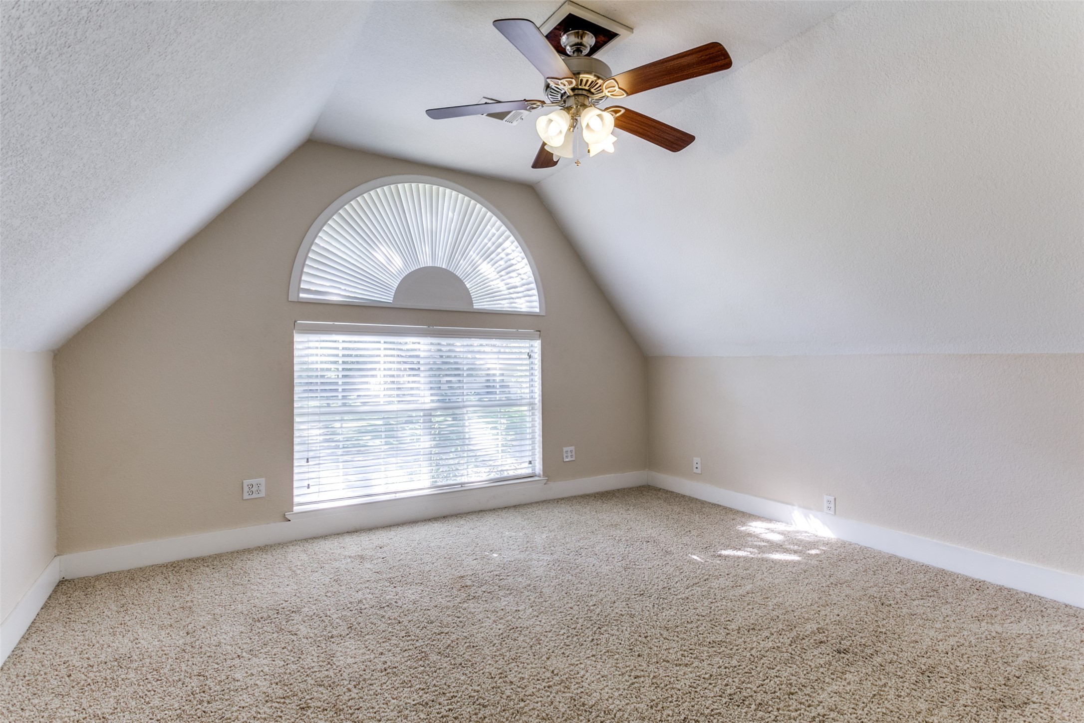 5813 Hunter Trail