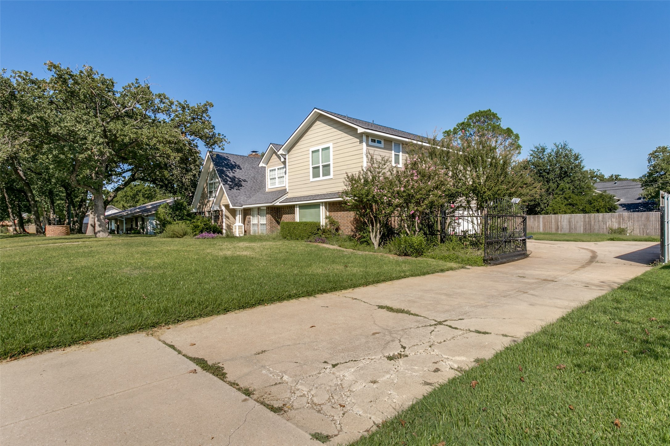 5813 Hunter Trail