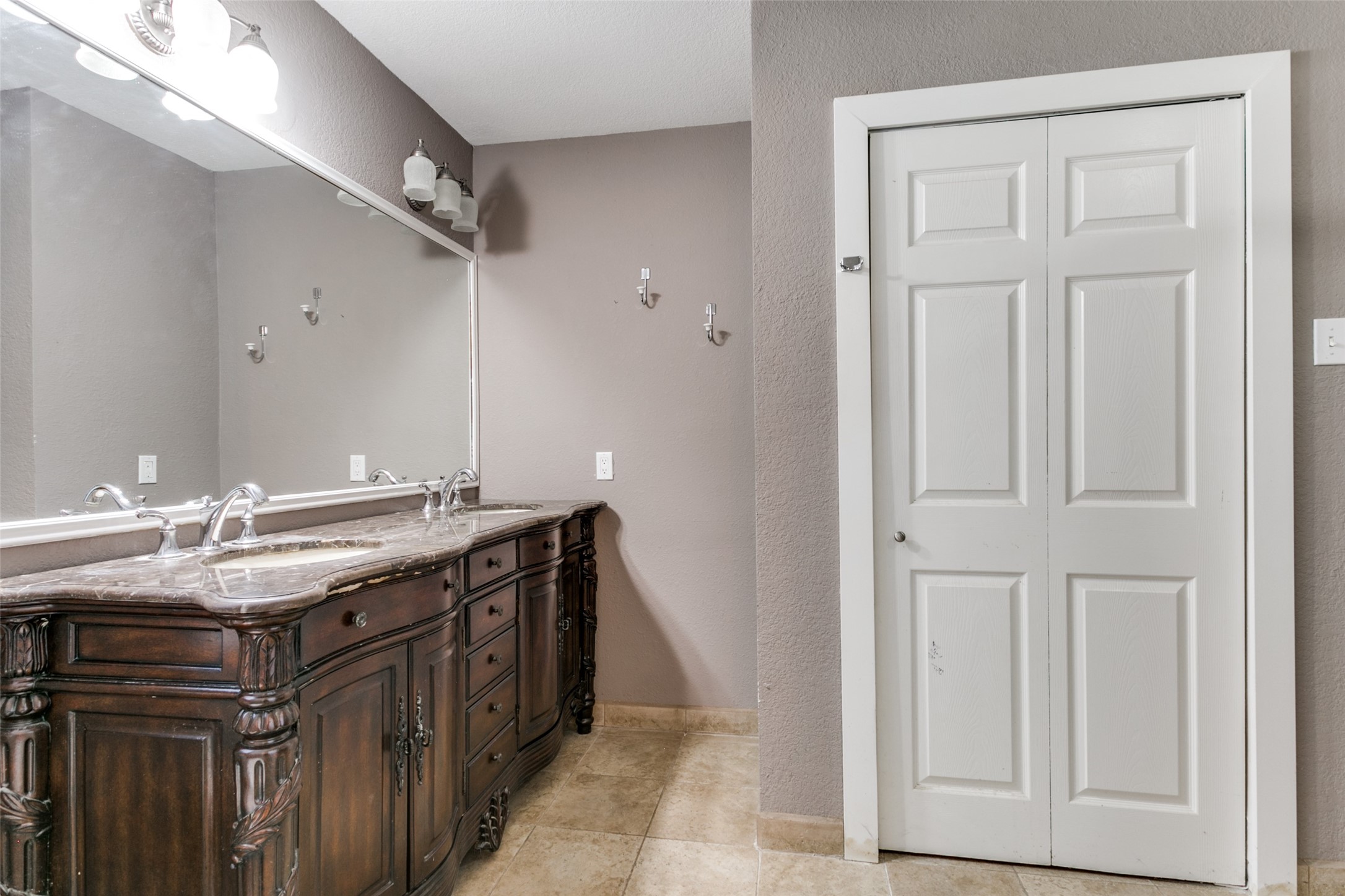 5813 Hunter Trail