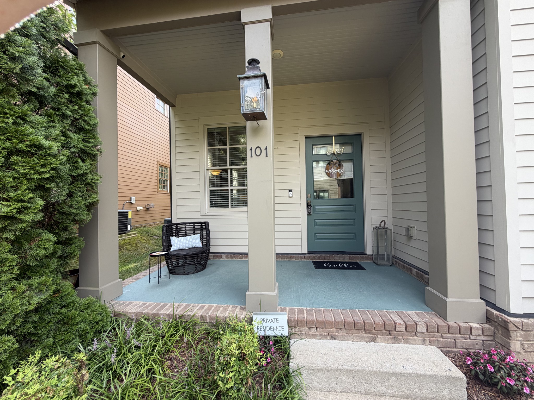 101 Cottage Ln