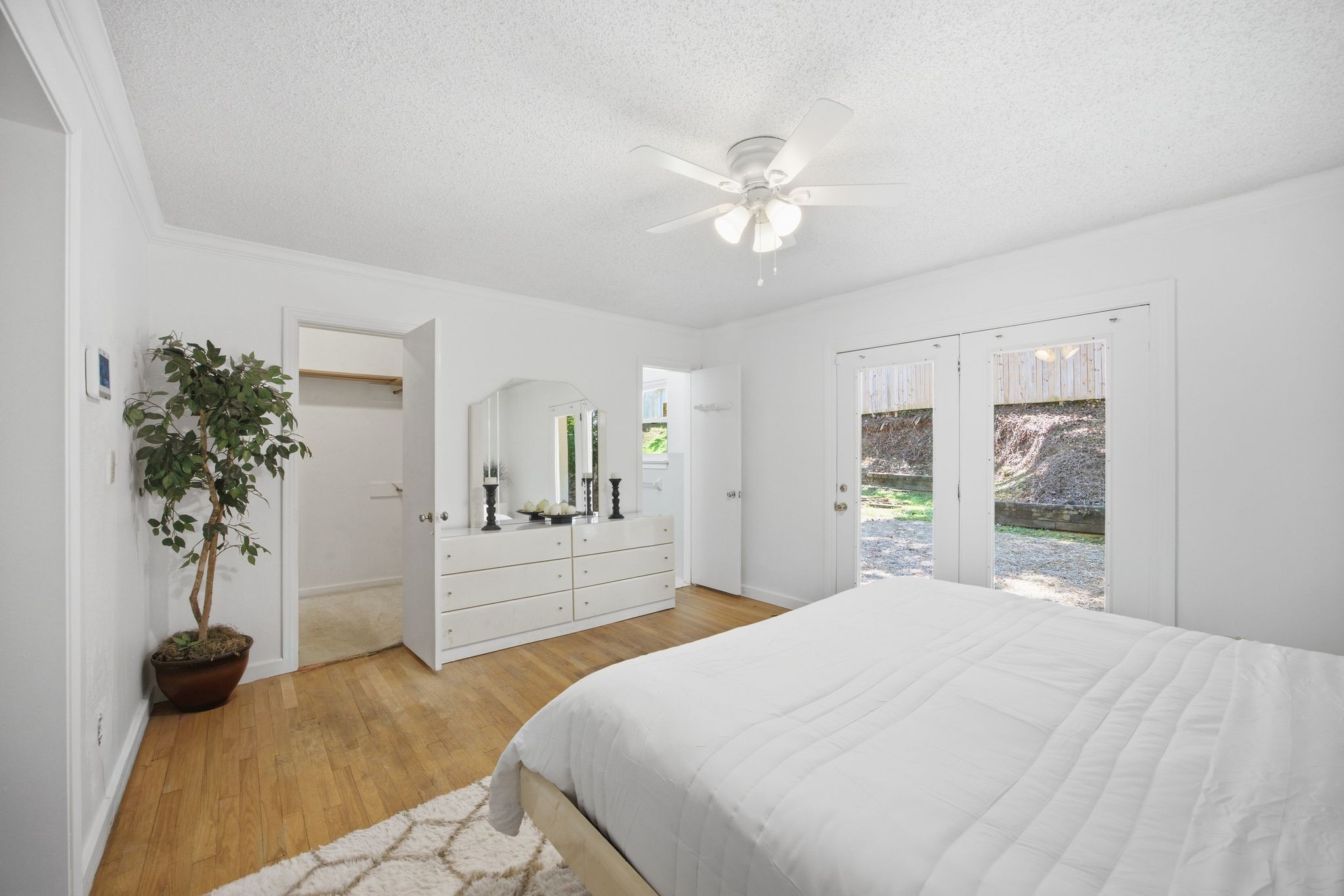 610 W Shadowlawn Dr