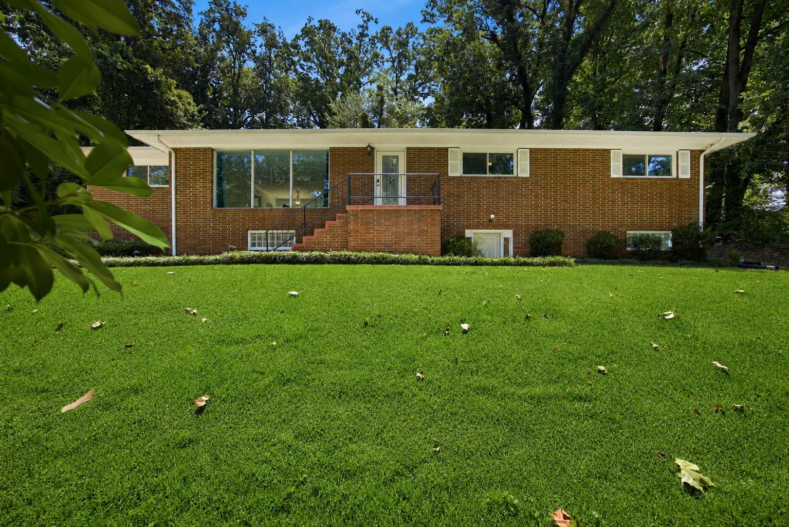 610 W Shadowlawn Dr