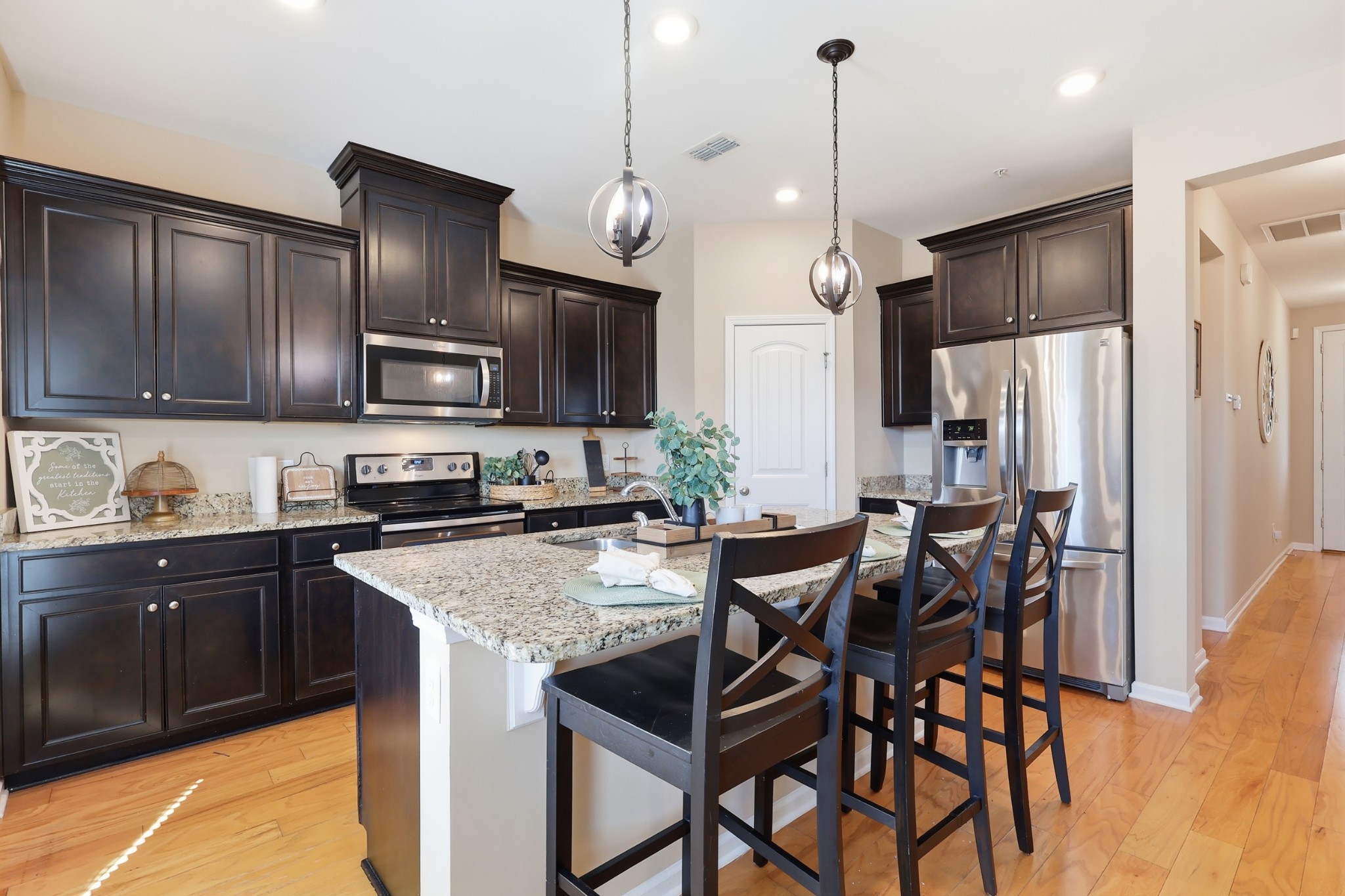 805 Kennear Ln