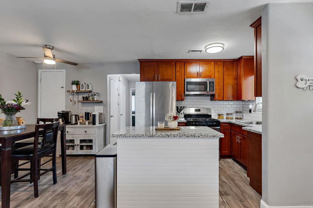 8943 El Mirador Drive 4