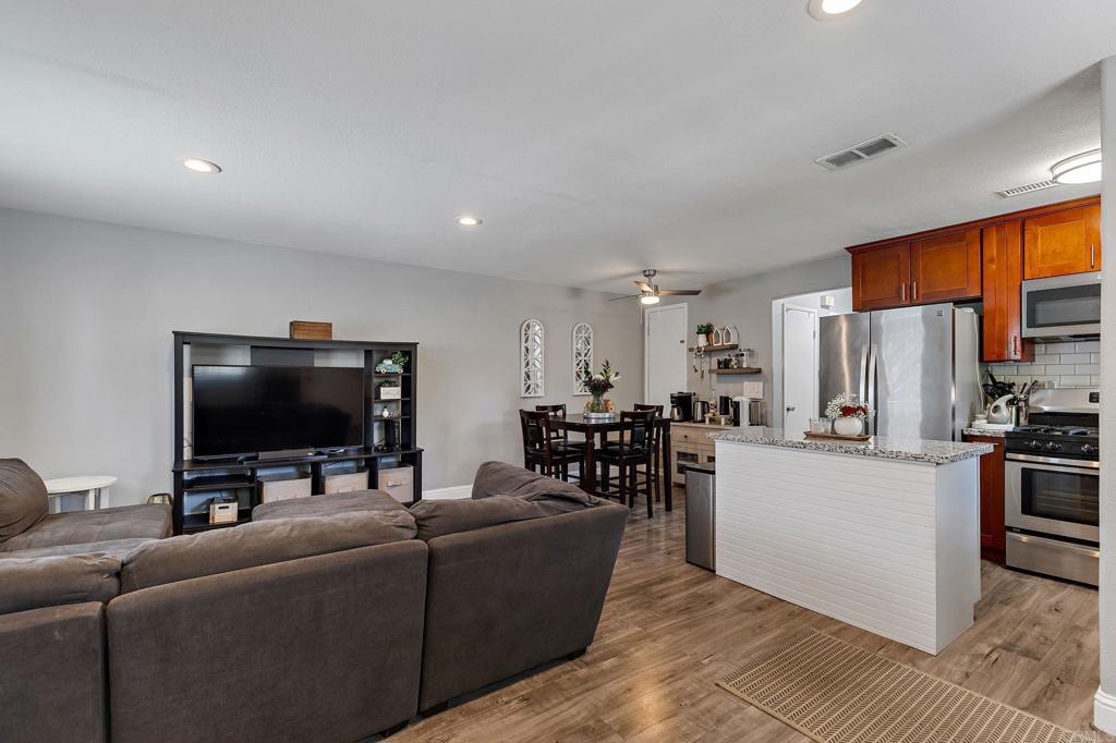 8943 El Mirador Drive 4