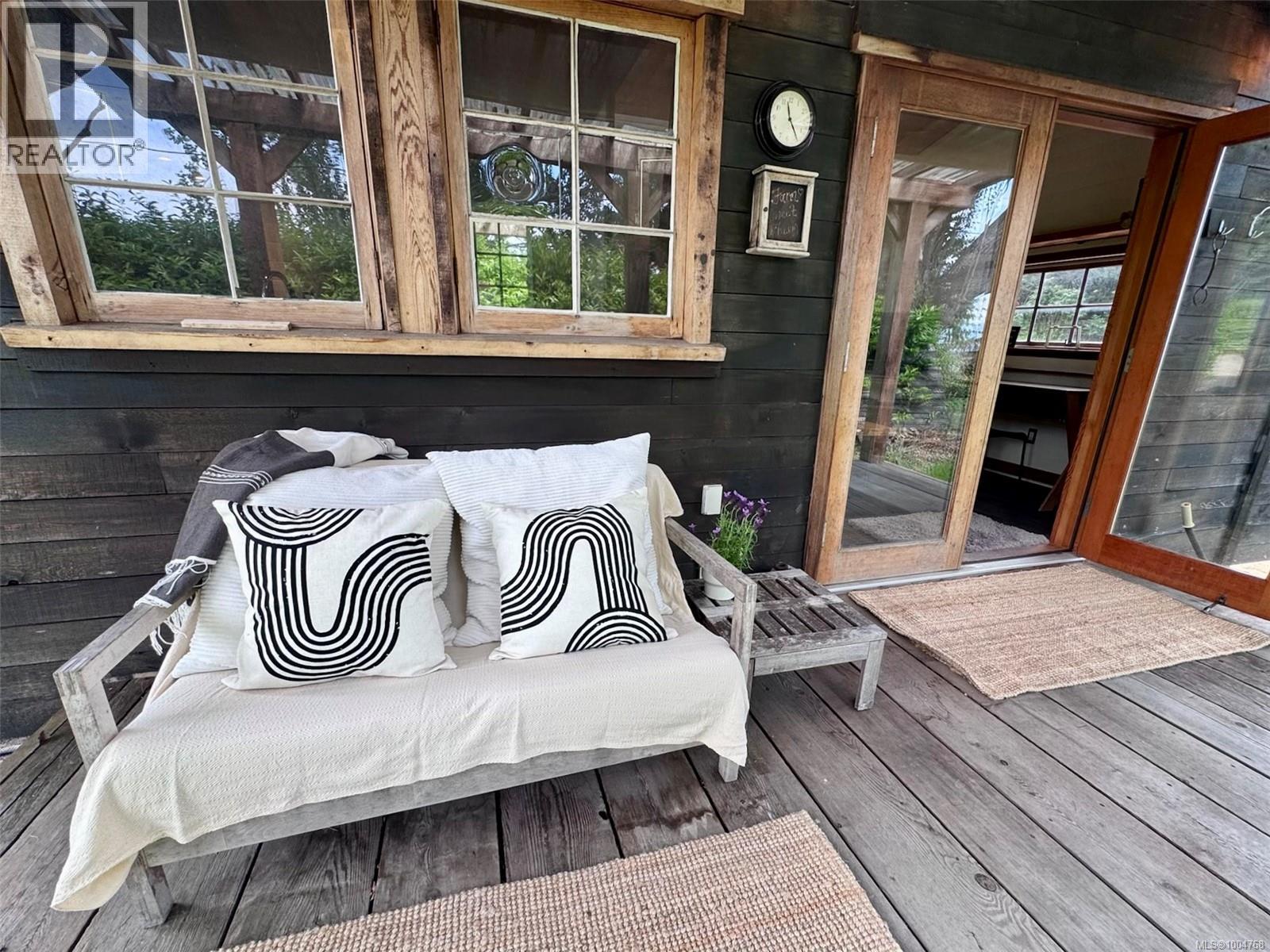 482 Smelt Bay Rd
