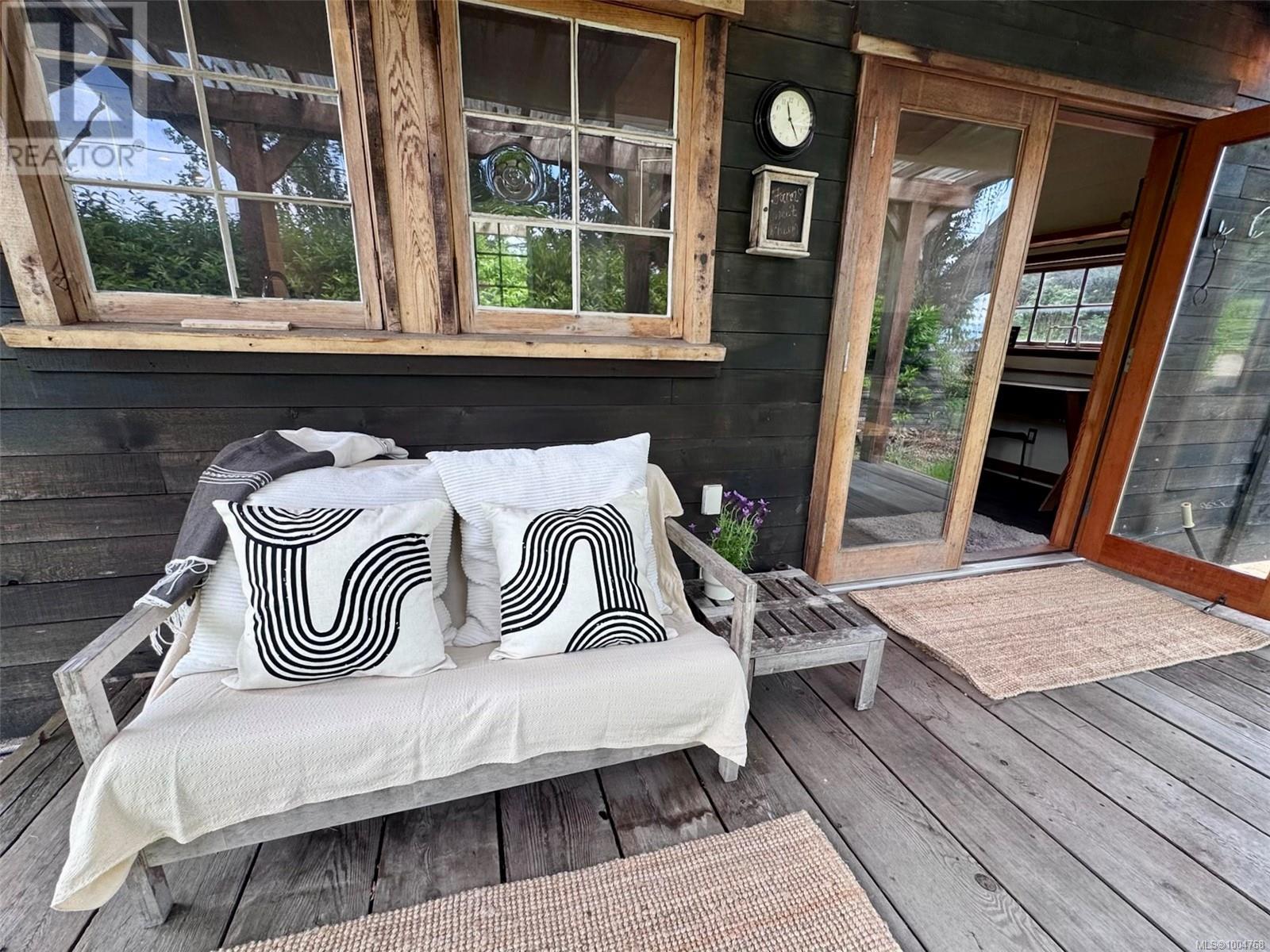 482 Smelt Bay Rd