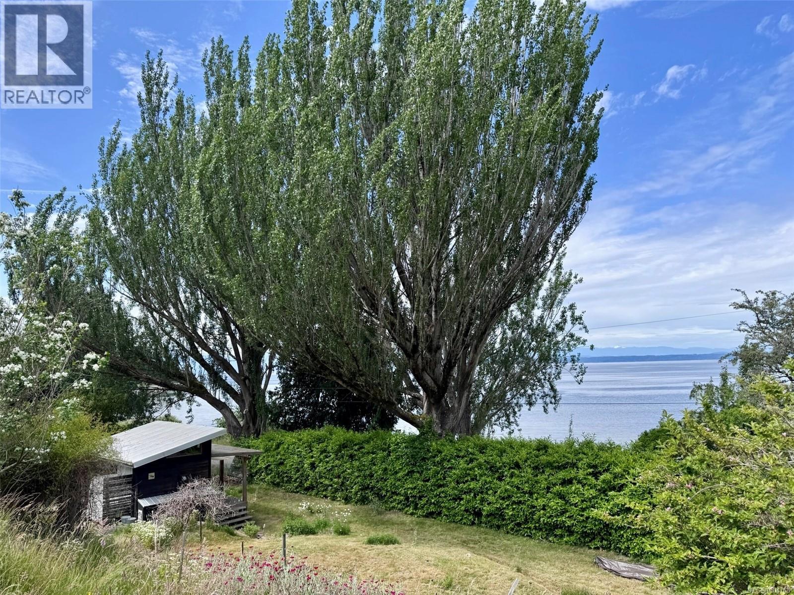 482 Smelt Bay Rd