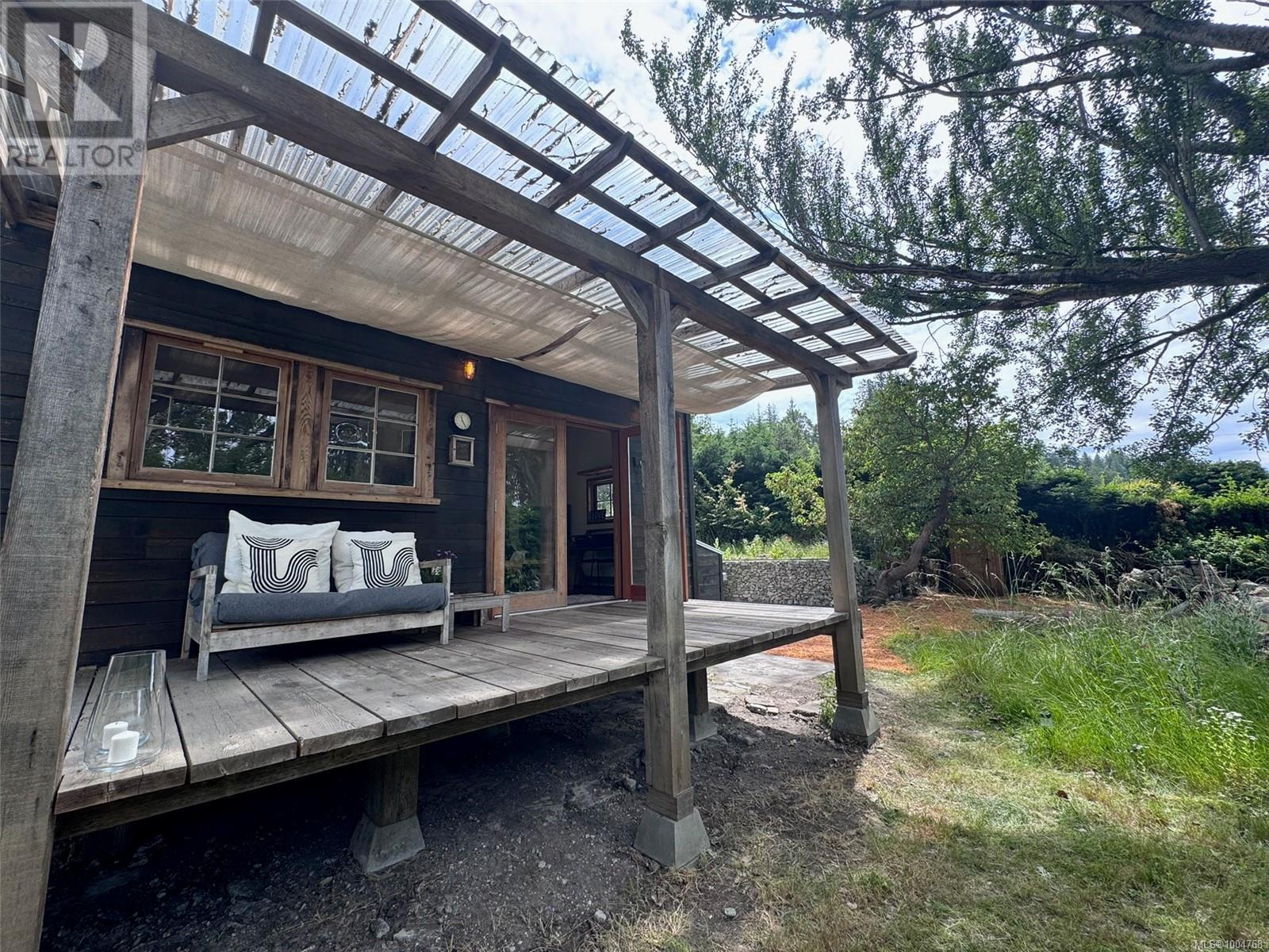 482 Smelt Bay Rd
