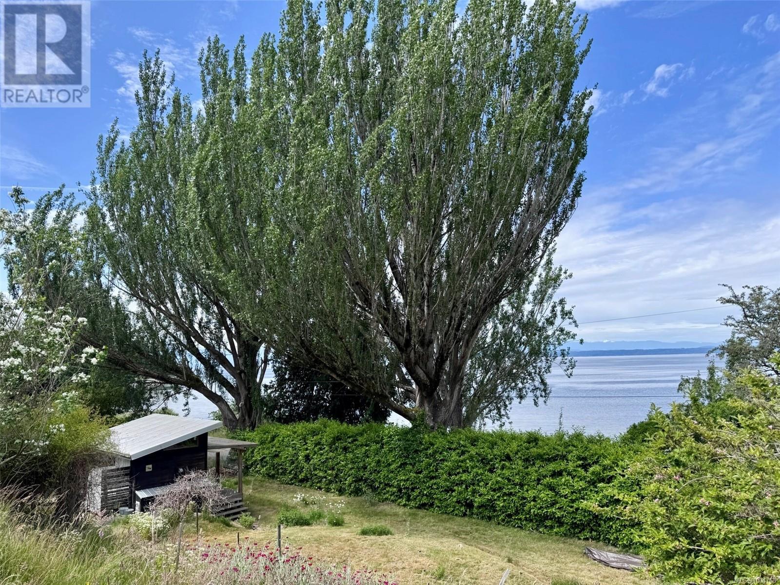 482 Smelt Bay Rd