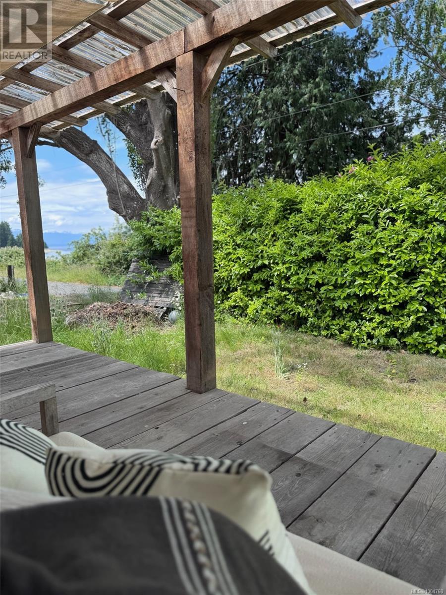 482 Smelt Bay Rd