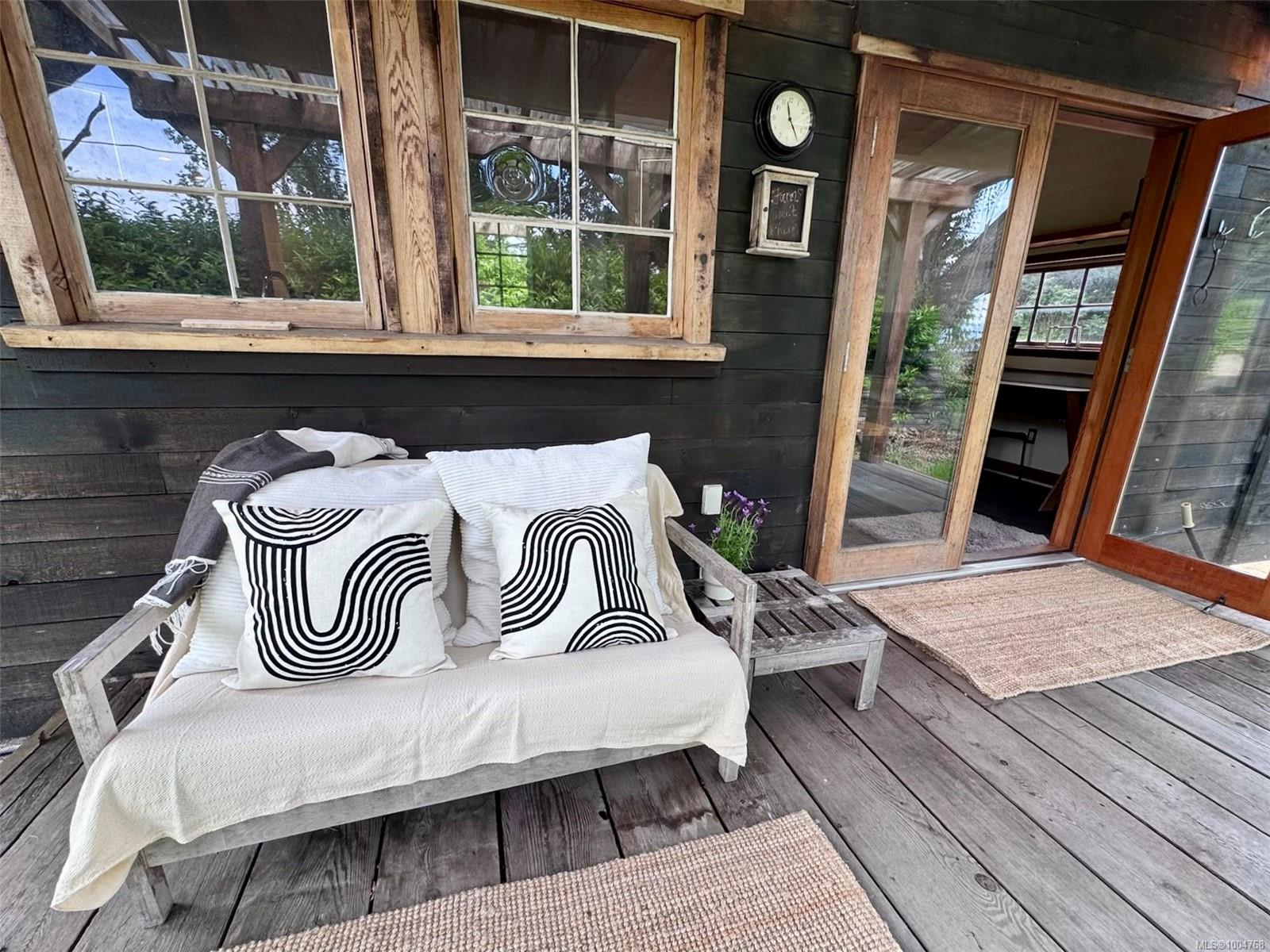 482 Smelt Bay Rd
