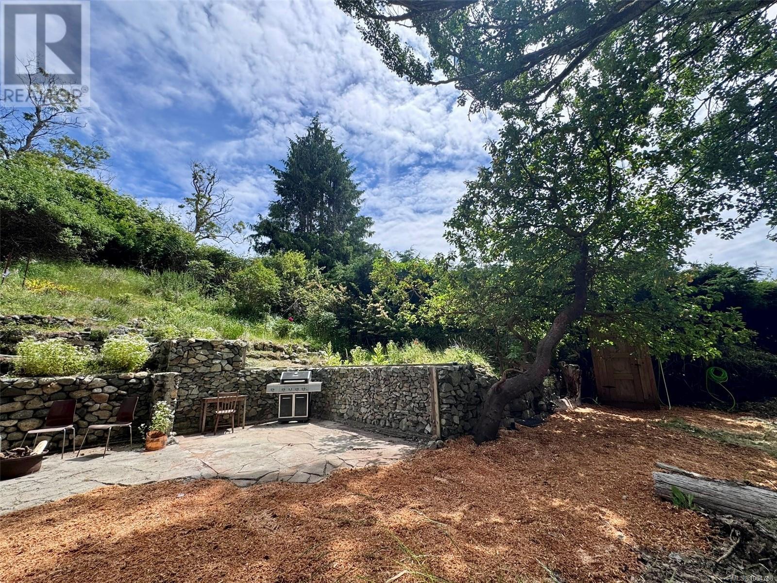 482 Smelt Bay Rd