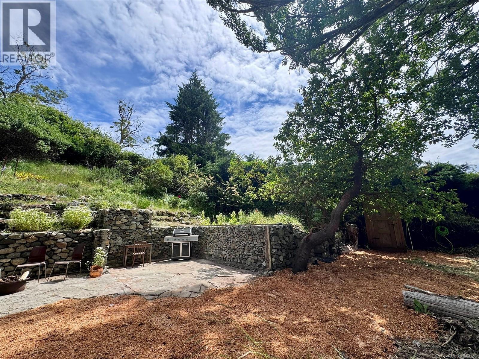 482 Smelt Bay Rd