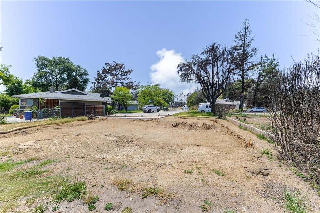 230 Highlawn Pl